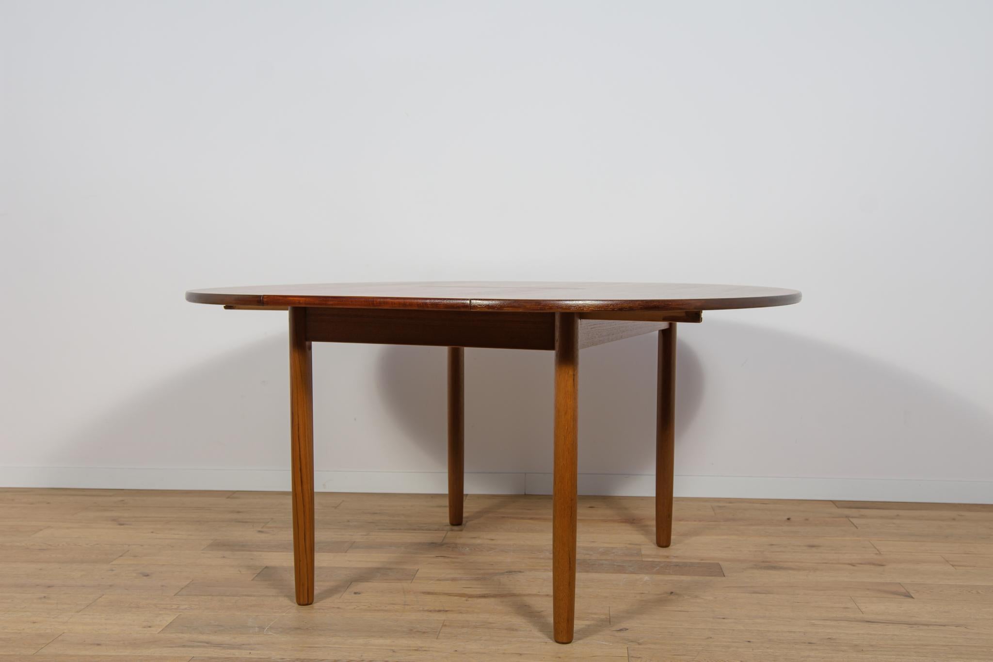 Mid-Century Round Teak Extendable Dining Table, United Knigdom, 1960s For Sale 5