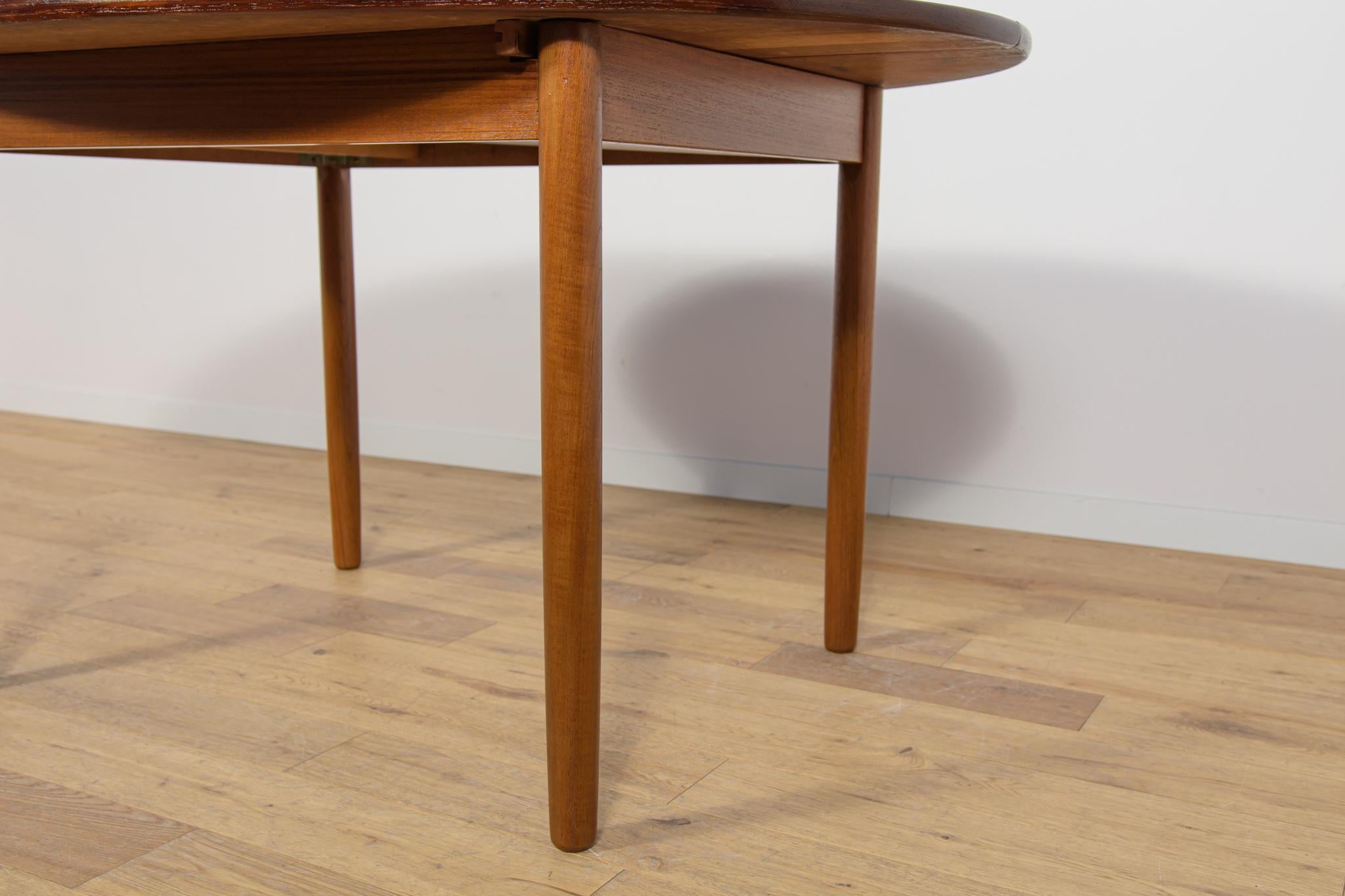 Mid-Century Round Teak Extendable Dining Table, United Knigdom, 1960s For Sale 7