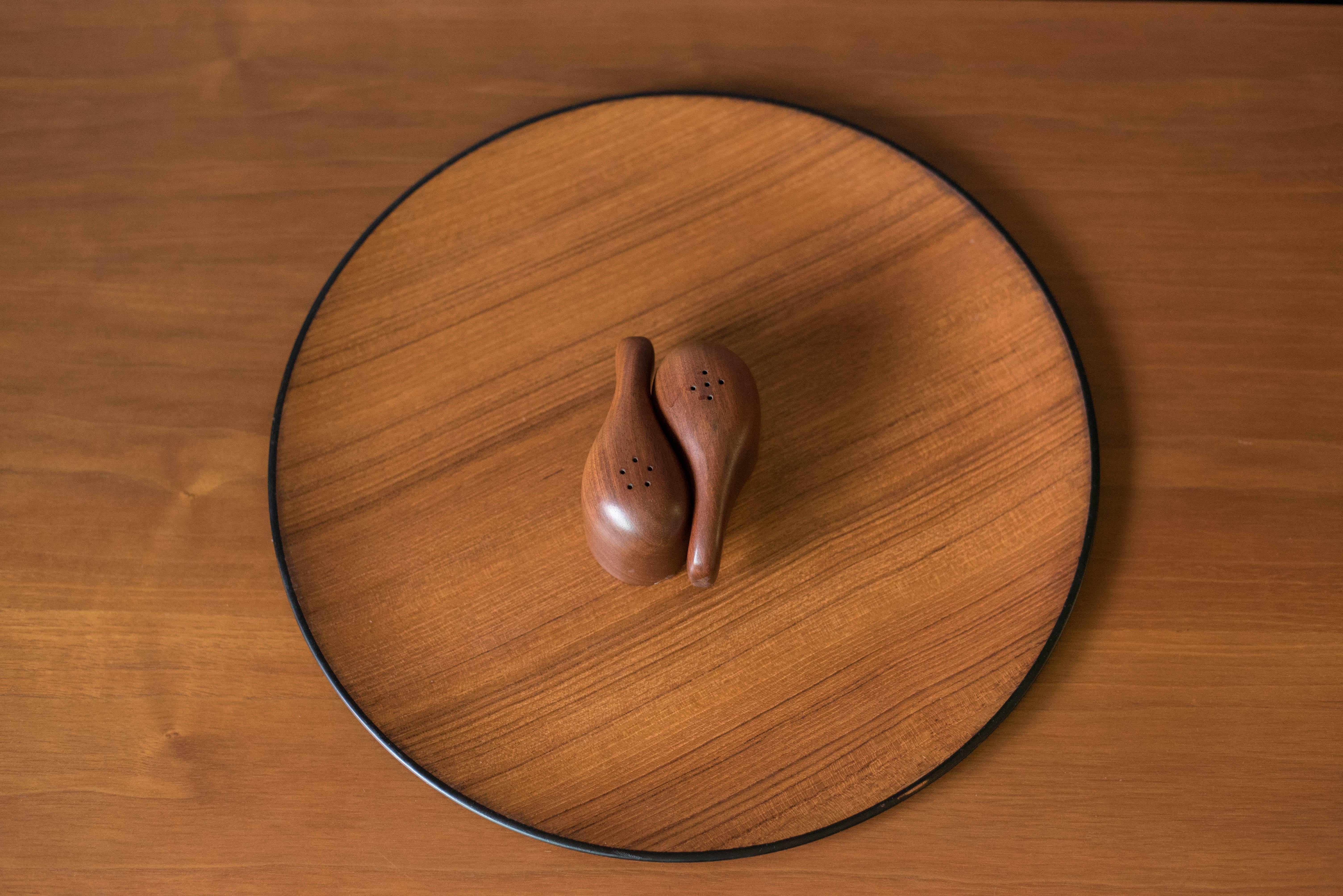 Vintage round serving tea tray made by Otagiri Mercantile Company, circa 1960s. This piece displays a warm teak grain pattern finished in black trim. Perfect to use for entertaining or as a decorative home accent.



Offered by Mid Century Maddist 