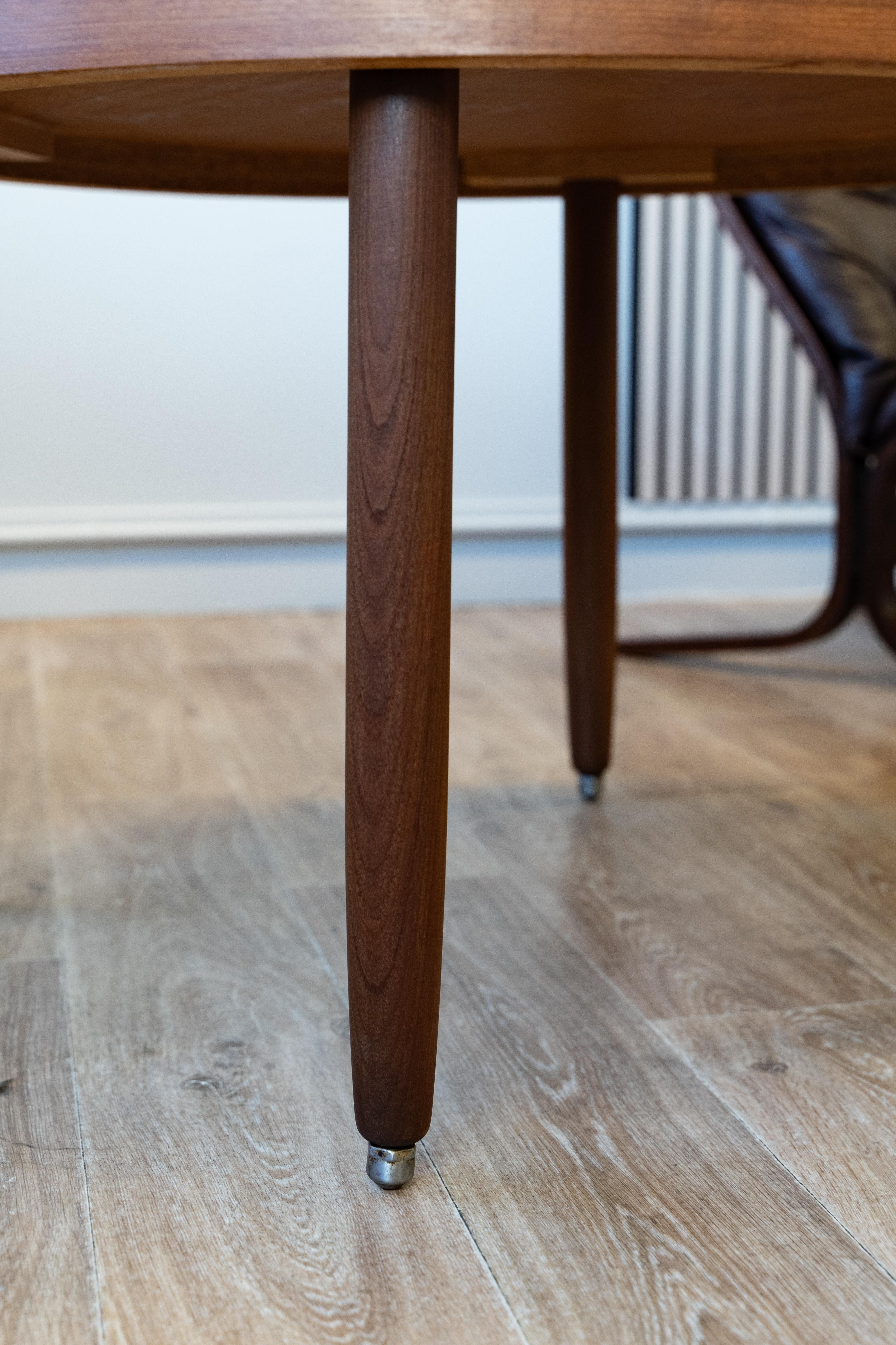 Mid-century round teak table, Norway, 1960s For Sale 4