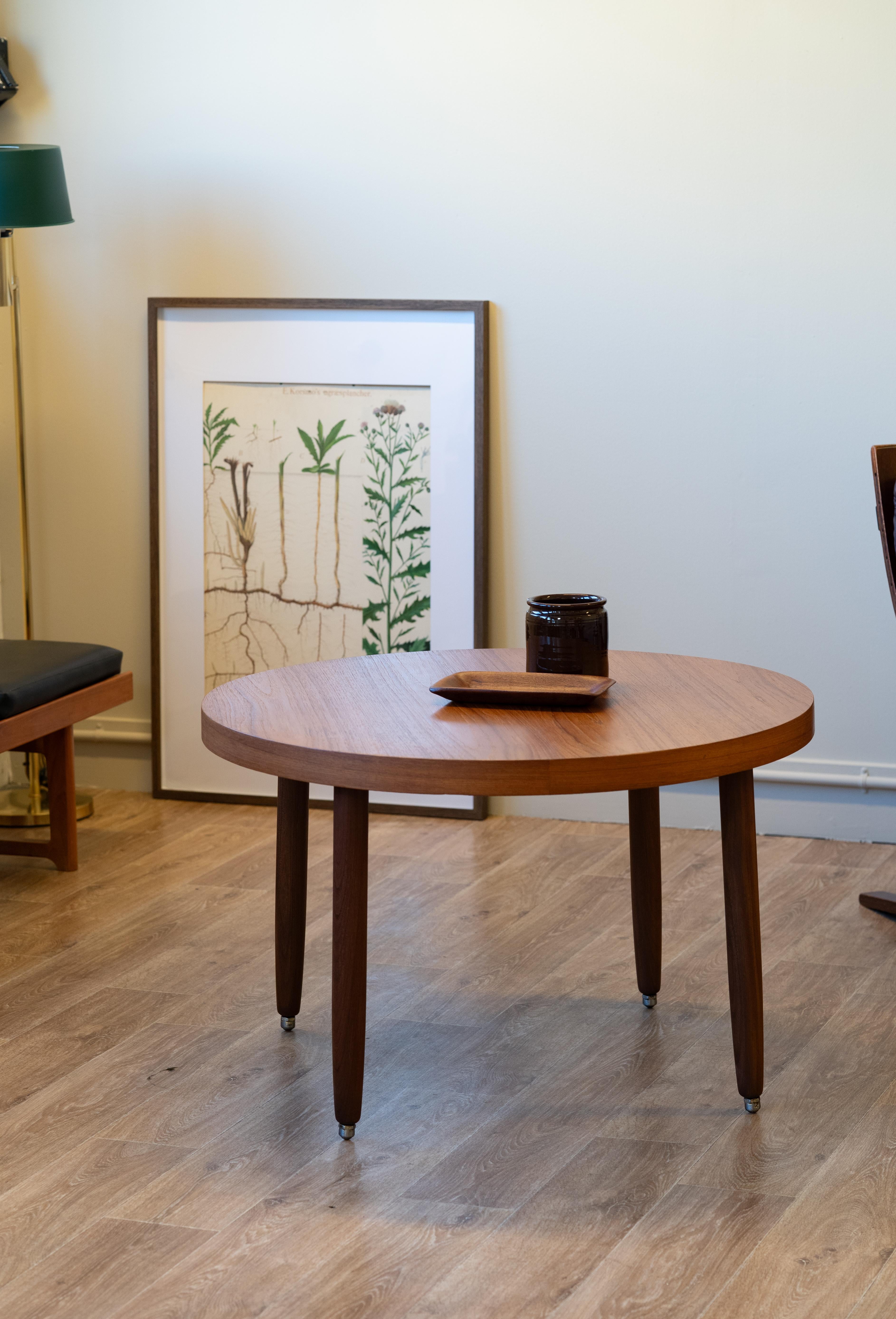 This beautifully restored round teak table from the 1960s is a perfect representation of timeless Scandinavian design. Unknown designer. 

Works perfectly as a sofa table, side table or coffee table.

The original lacquer has been carefully removed,