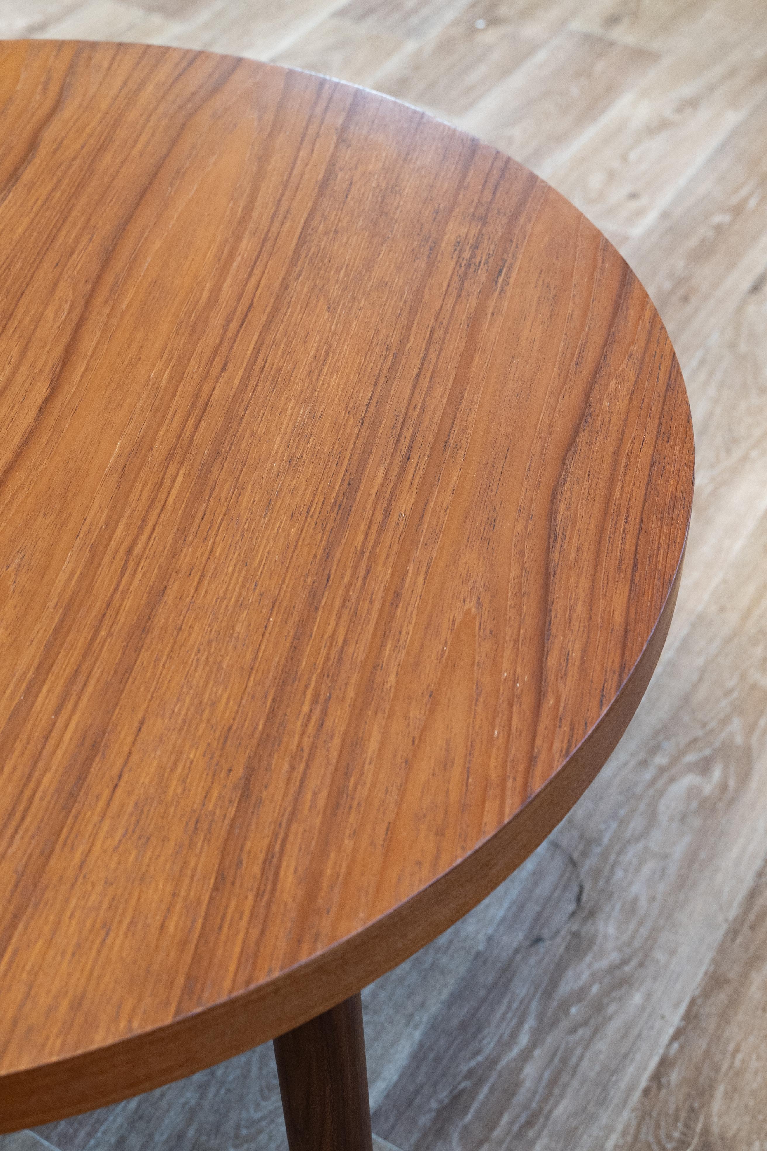 Mid-century round teak table, Norway, 1960s In Good Condition For Sale In Oslo, NO