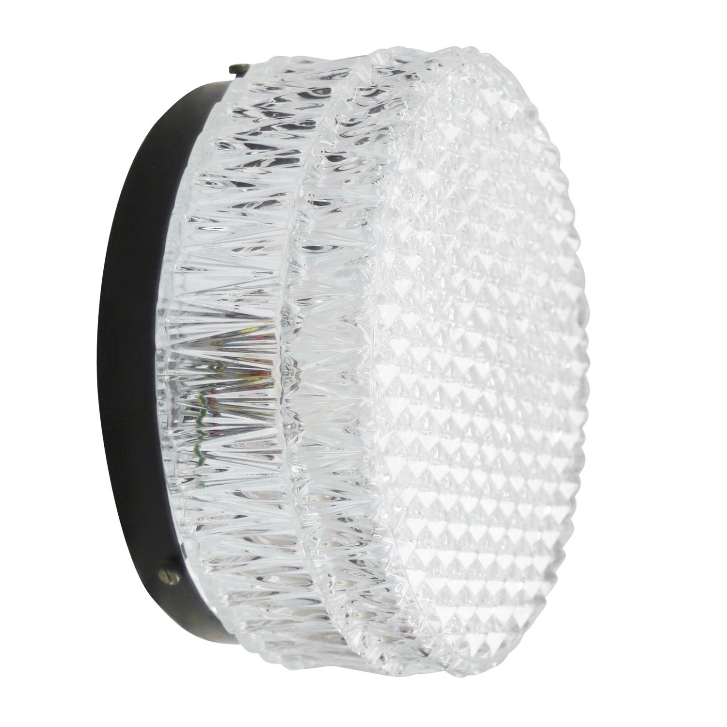 Lámpara de pared o de techo de mediados de siglo.
Base de metal negro con cristal transparente.

1960-1970

Peso: 1,30 kg / 2,9 lb

Precio por unidad. Todas las lámparas se han adecuado a las normas internacionales para bombillas incandescentes, de