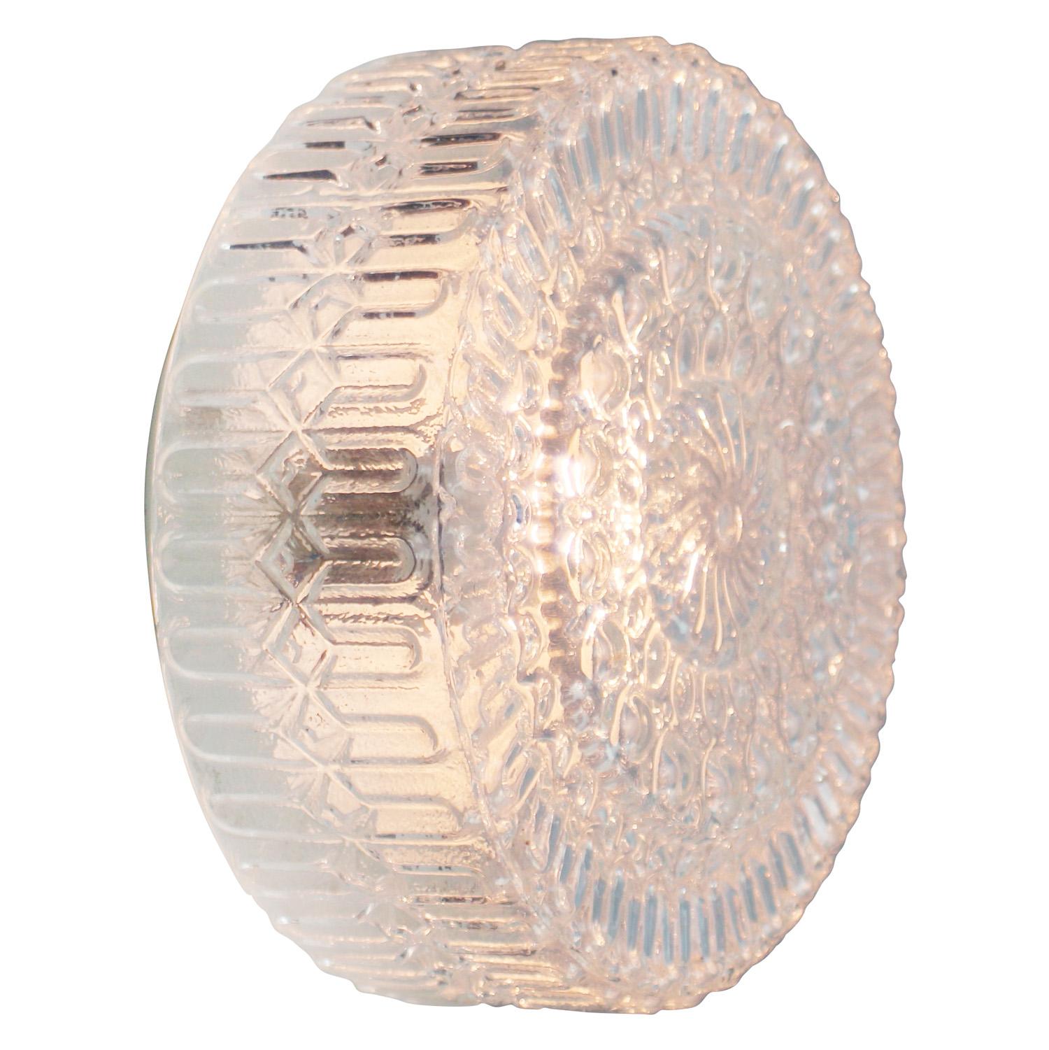 Mid-Century Modern Applique ronde en verre texturé du milieu du siècle, encastrée dans le sol en vente