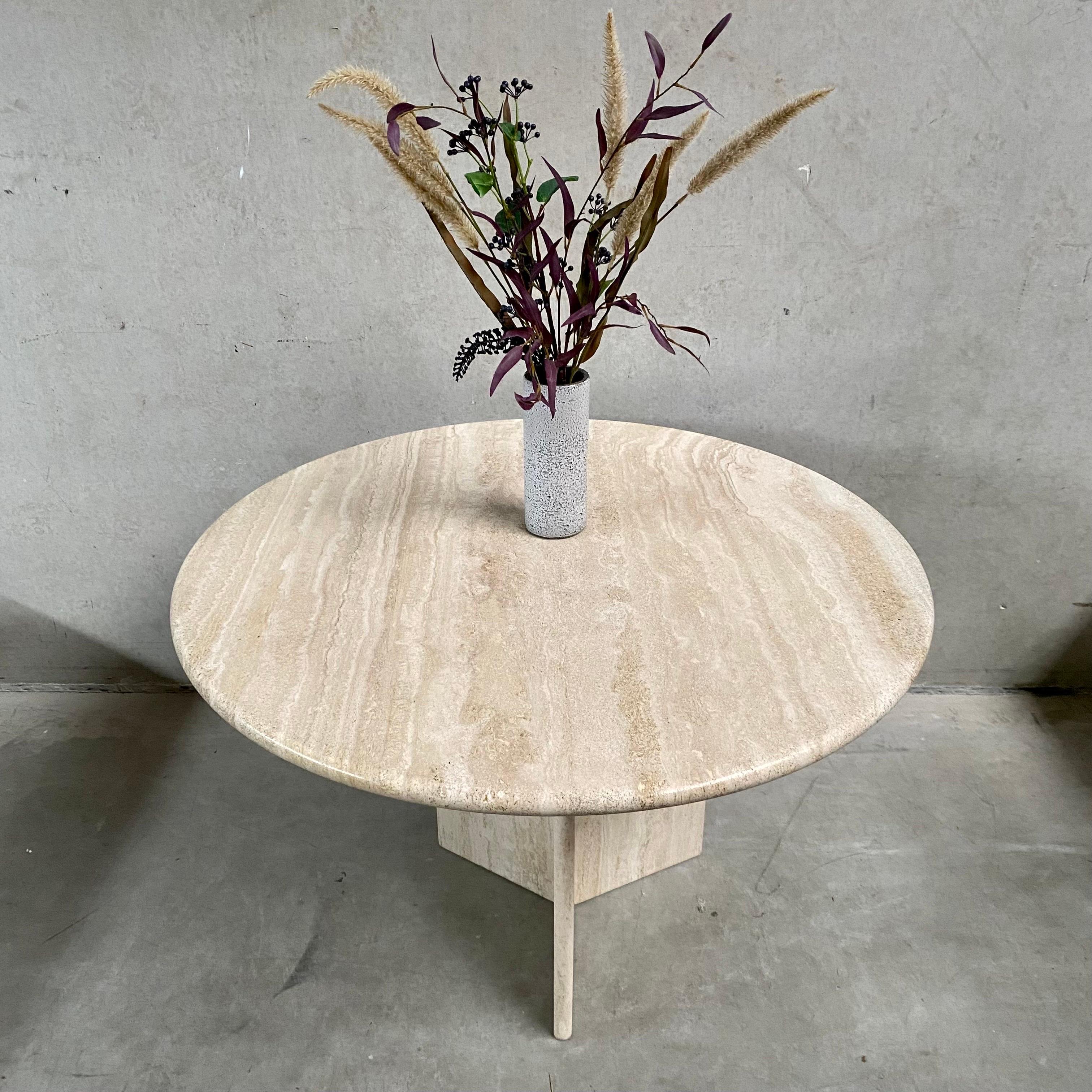 Mid-Century Modern Mid-Century Round Travertine Dining Table, Italy 1970s