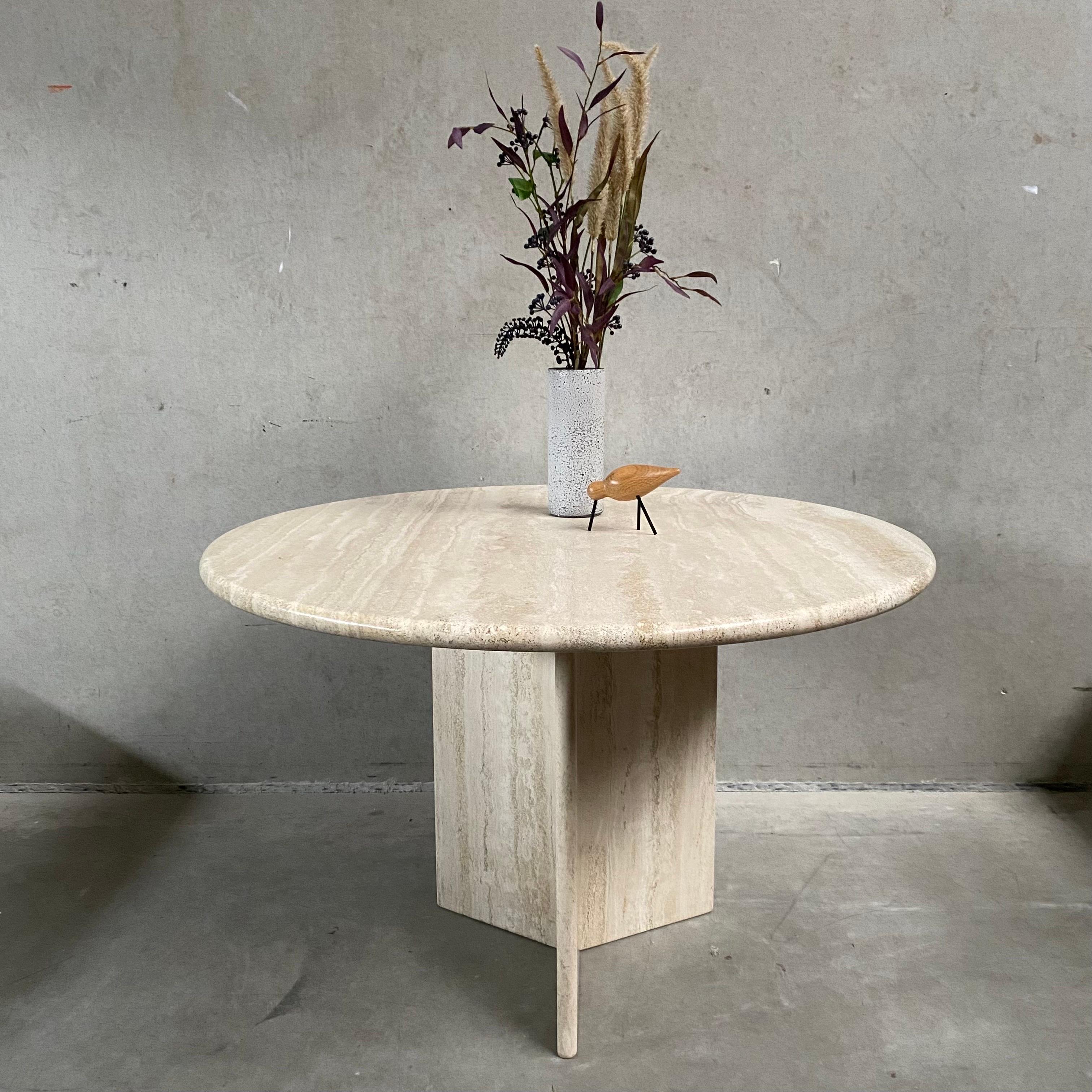 Mid-Century Round Travertine Dining Table, Italy 1970s 2