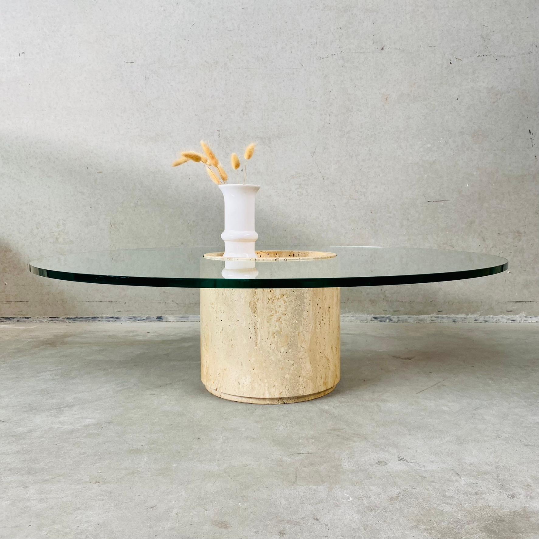 Fin du 20e siècle Table basse ronde en verre travertin du milieu du siècle dernier, Italie, 1970 en vente