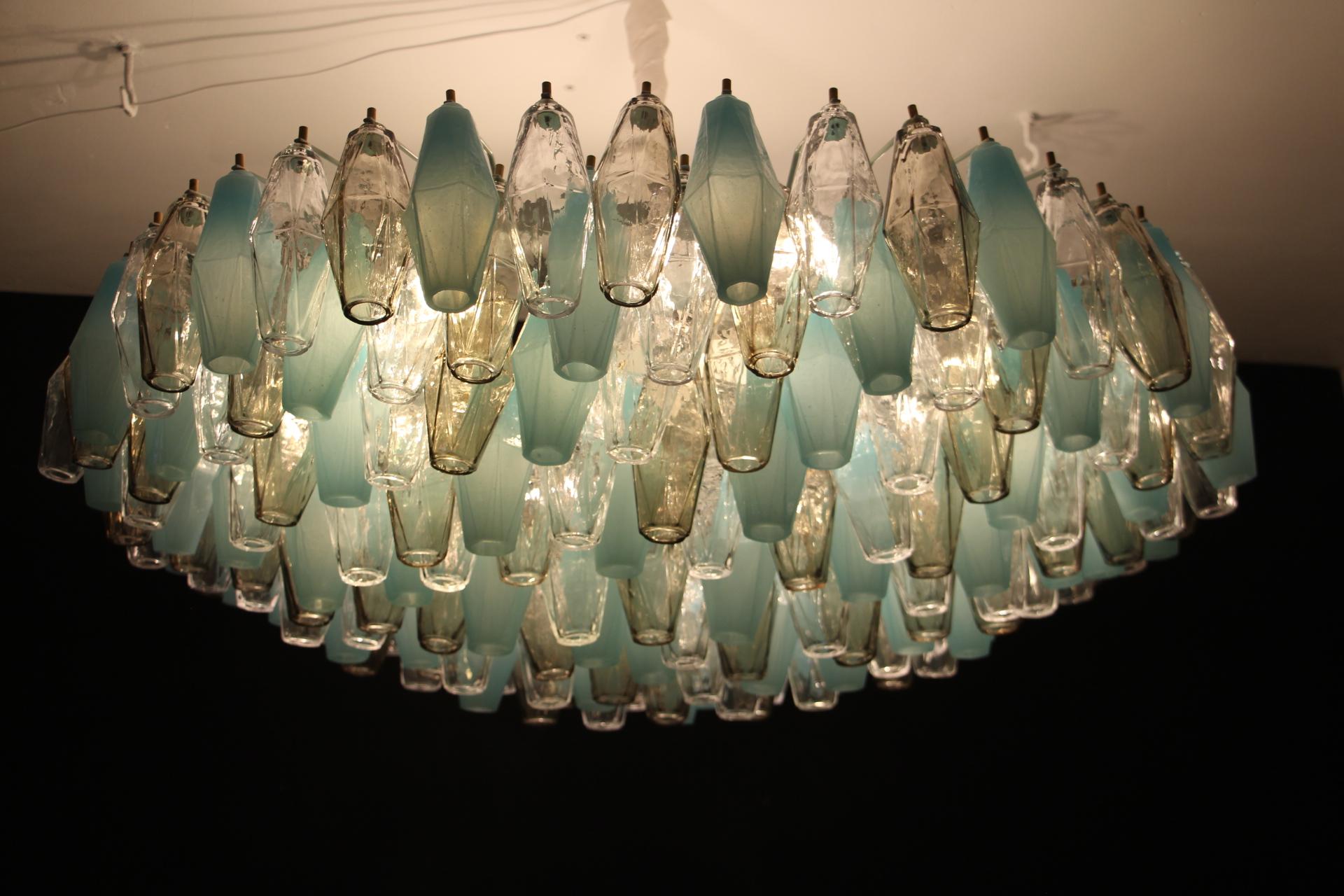 20th Century Mid Century Round Venini Style Chandelier in Blue, Amber and White Poliedri For Sale