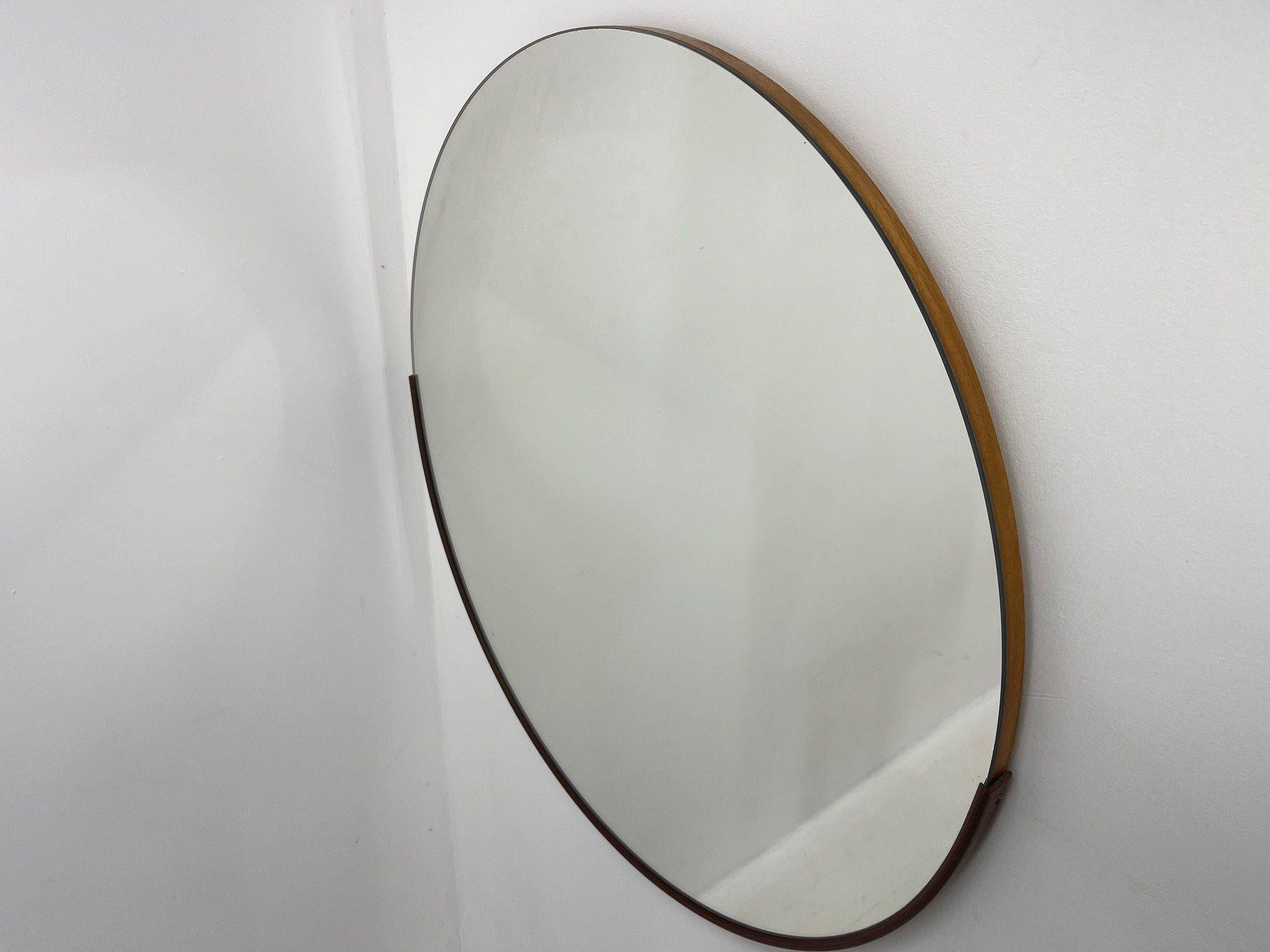 Mid-Century Round Wall Mirror, Czechoslovakia, 1970's In Good Condition For Sale In Praha, CZ