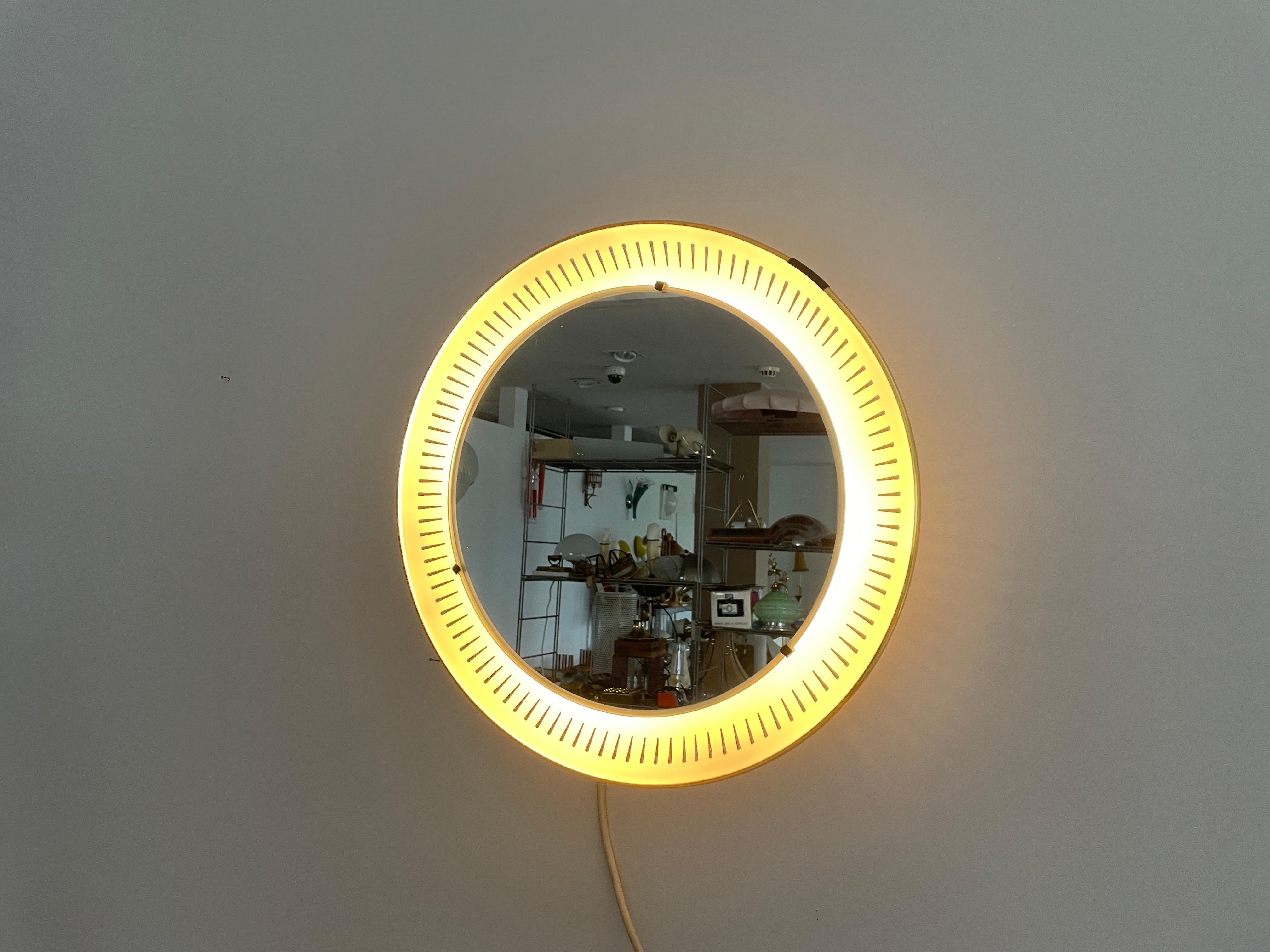 Espejo de pared redondo con luz de mediados de siglo, Hillebrand, Años 50, Alemania en venta 4
