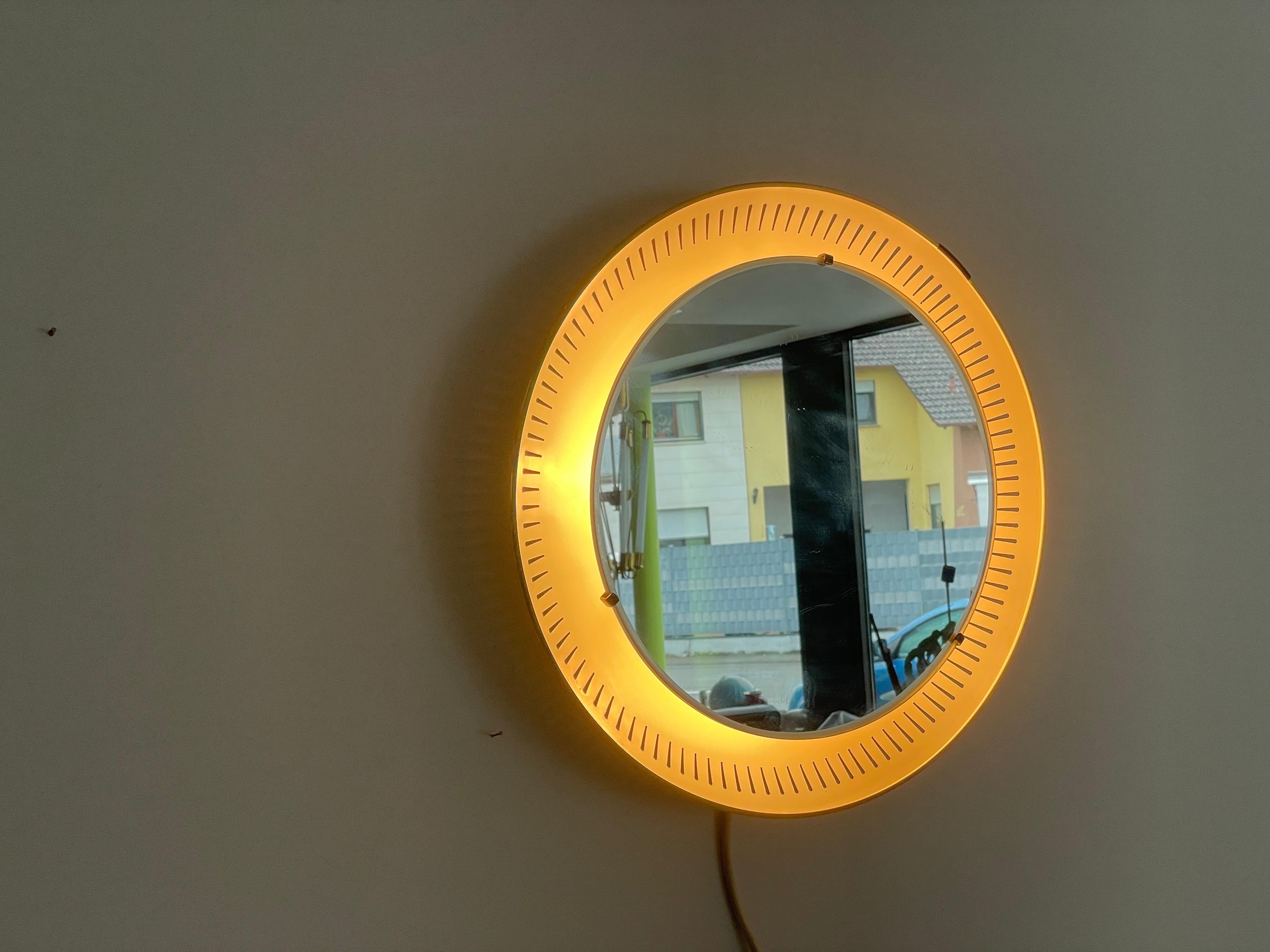 Espejo de pared redondo con luz de mediados de siglo, Hillebrand, Años 50, Alemania en venta 7