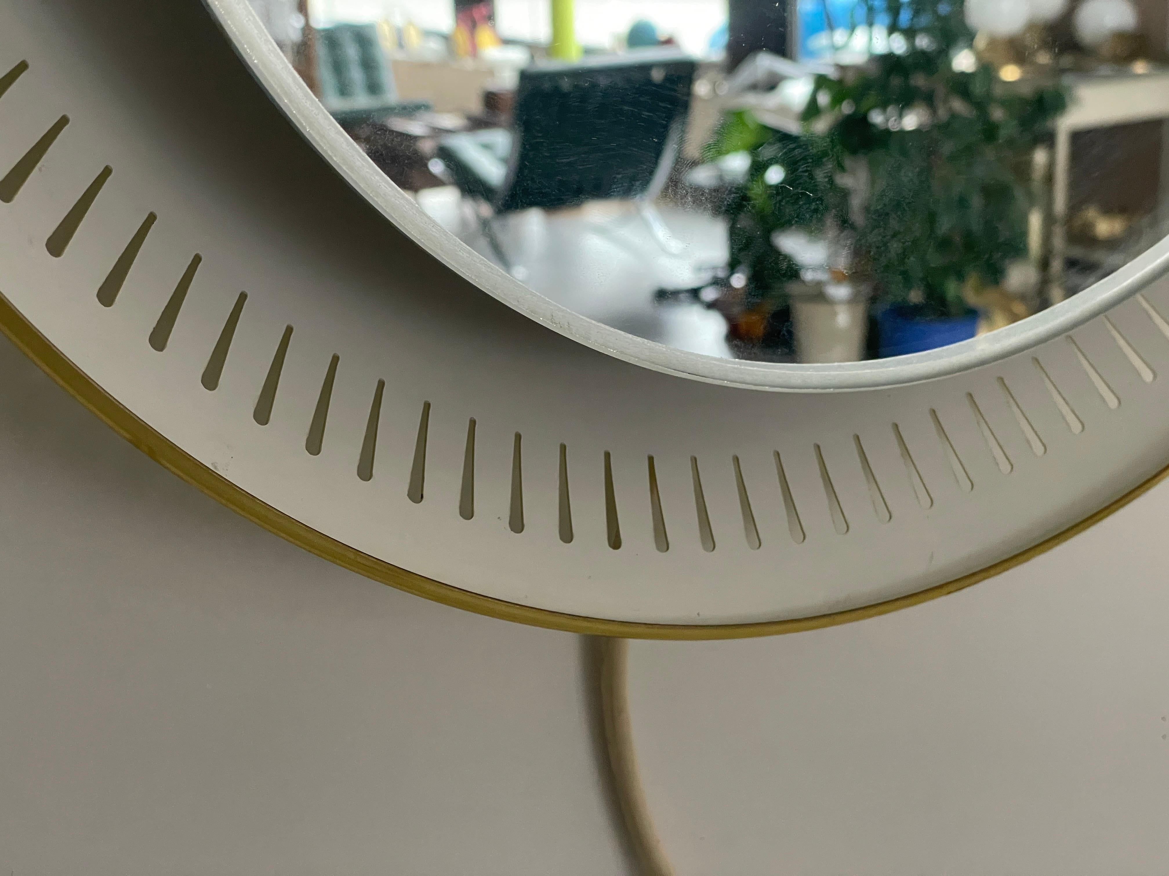 Espejo de pared redondo con luz de mediados de siglo, Hillebrand, Años 50, Alemania Metal en venta