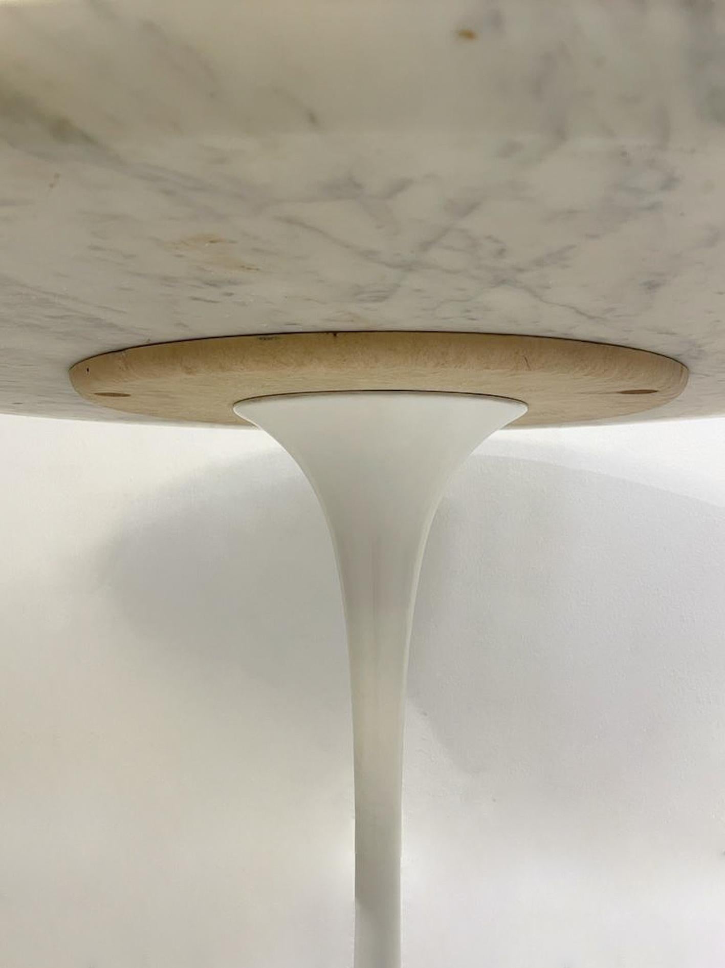 Mid-20th Century Mid-century Round White Marble Tulip Dining Table by Eero Saarinen for Knoll For Sale