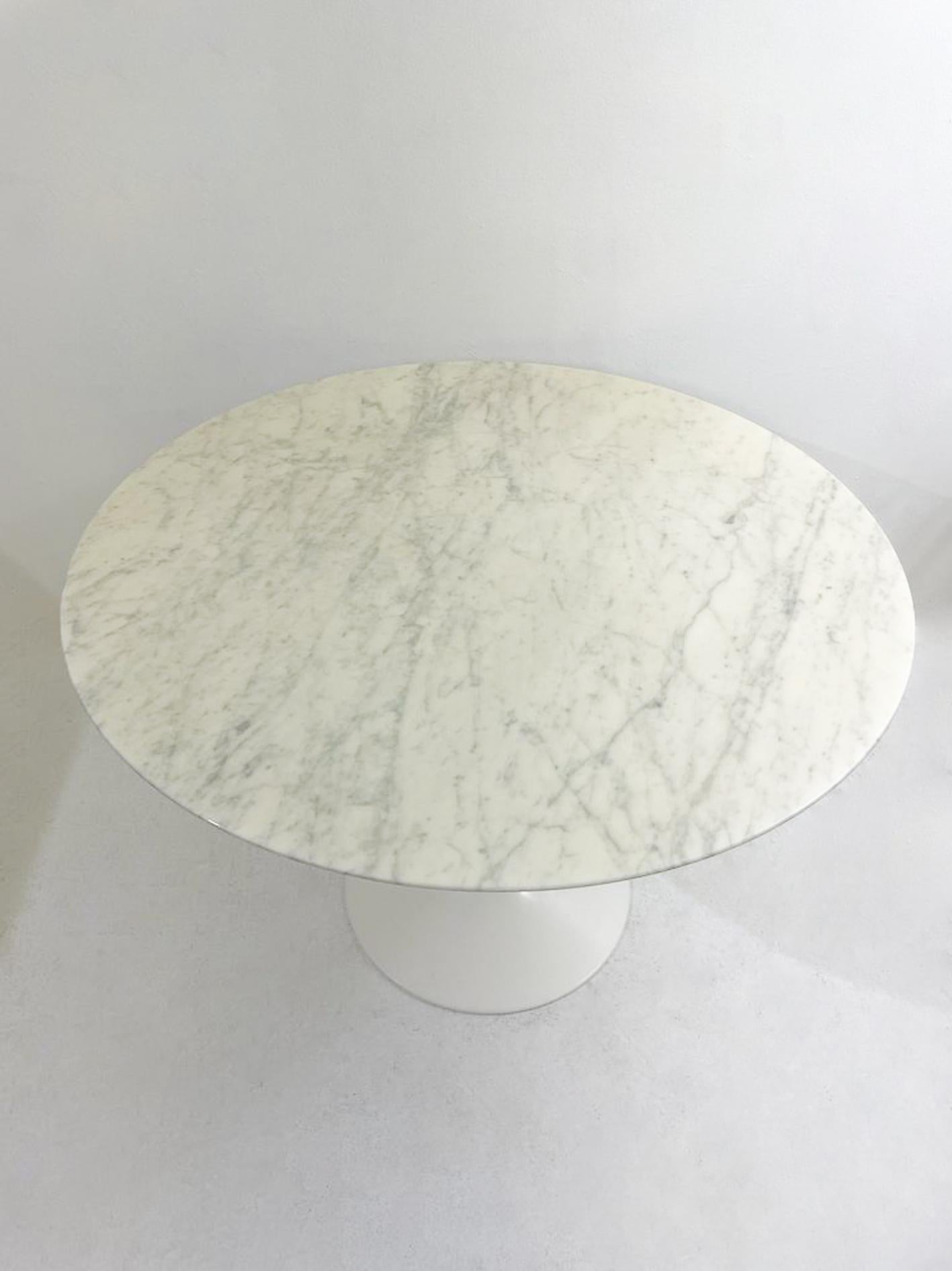 Mid-century Round White Marble Tulip Dining Table by Eero Saarinen for Knoll For Sale 1