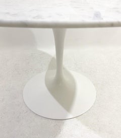 Mid-century Round White Marble Tulip Dining Table in the style of Eero Saarinen