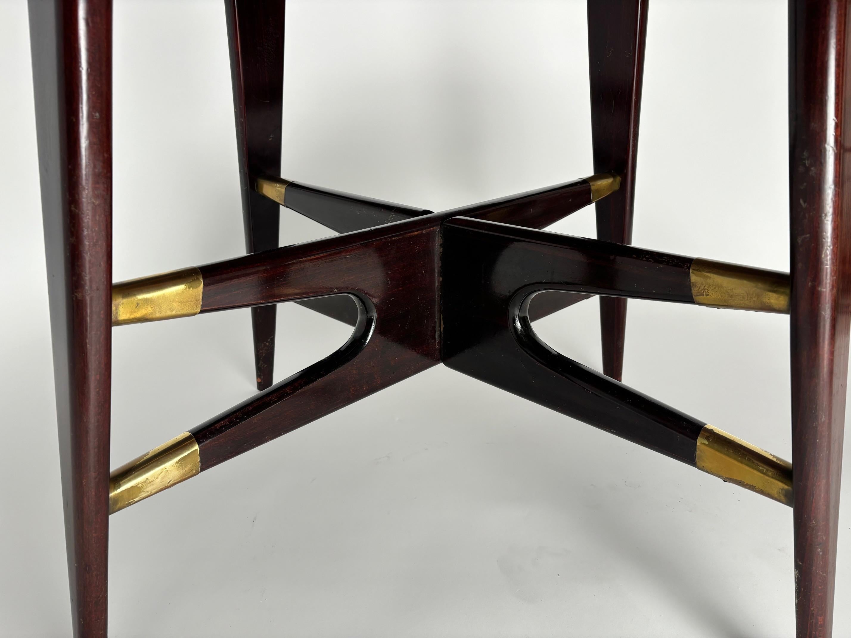 Laiton Table ronde en bois du milieu du siècle par Silvio Cavatorta, Italie, années 1950 en vente