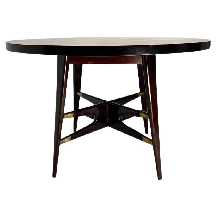 Table ronde en bois du milieu du siècle par Silvio Cavatorta, Italie, années 1950 en vente