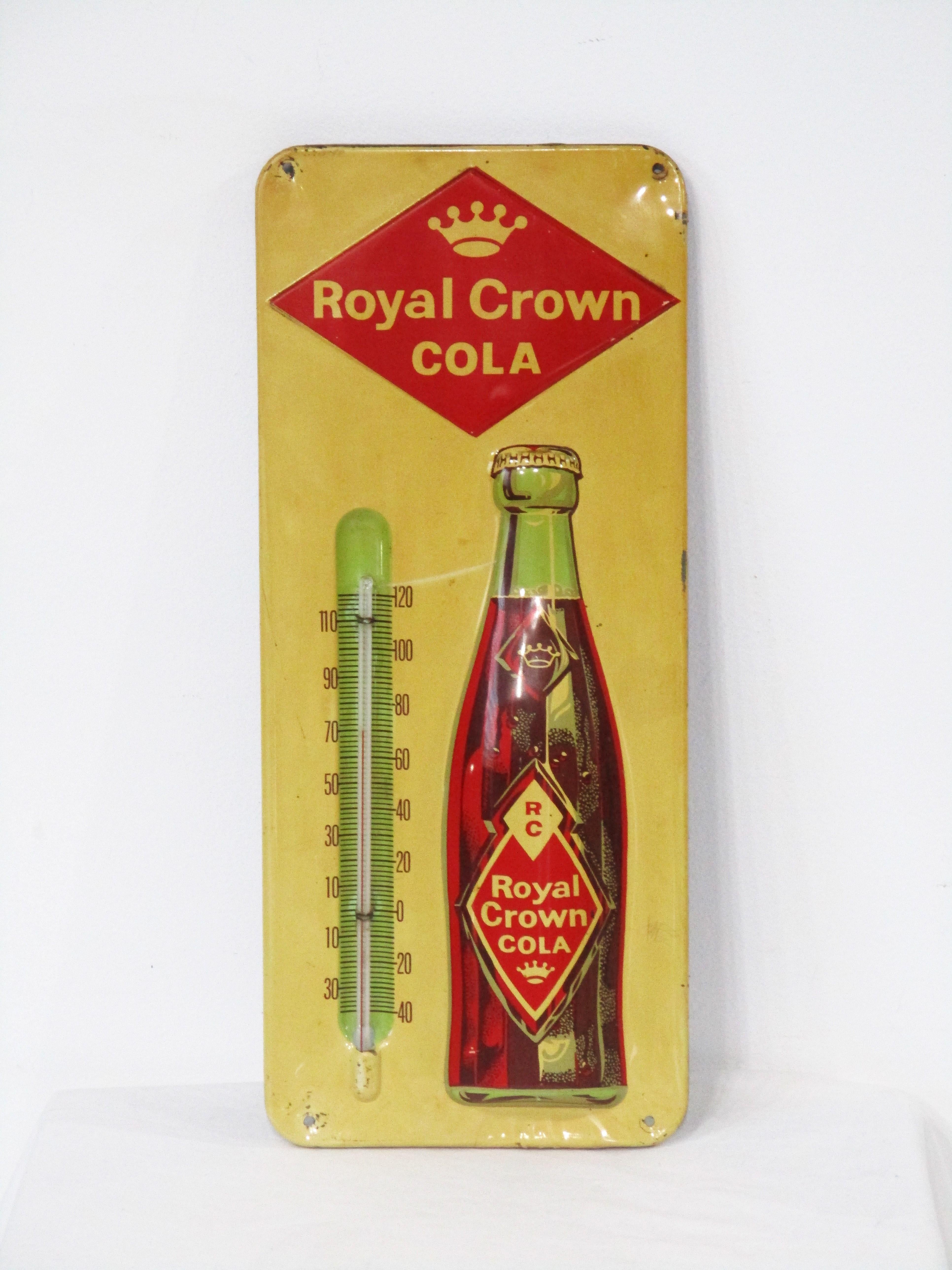 20ième siècle thermomètre publicitaire Cola embossé Royal Crown du milieu du siècle dernier  en vente