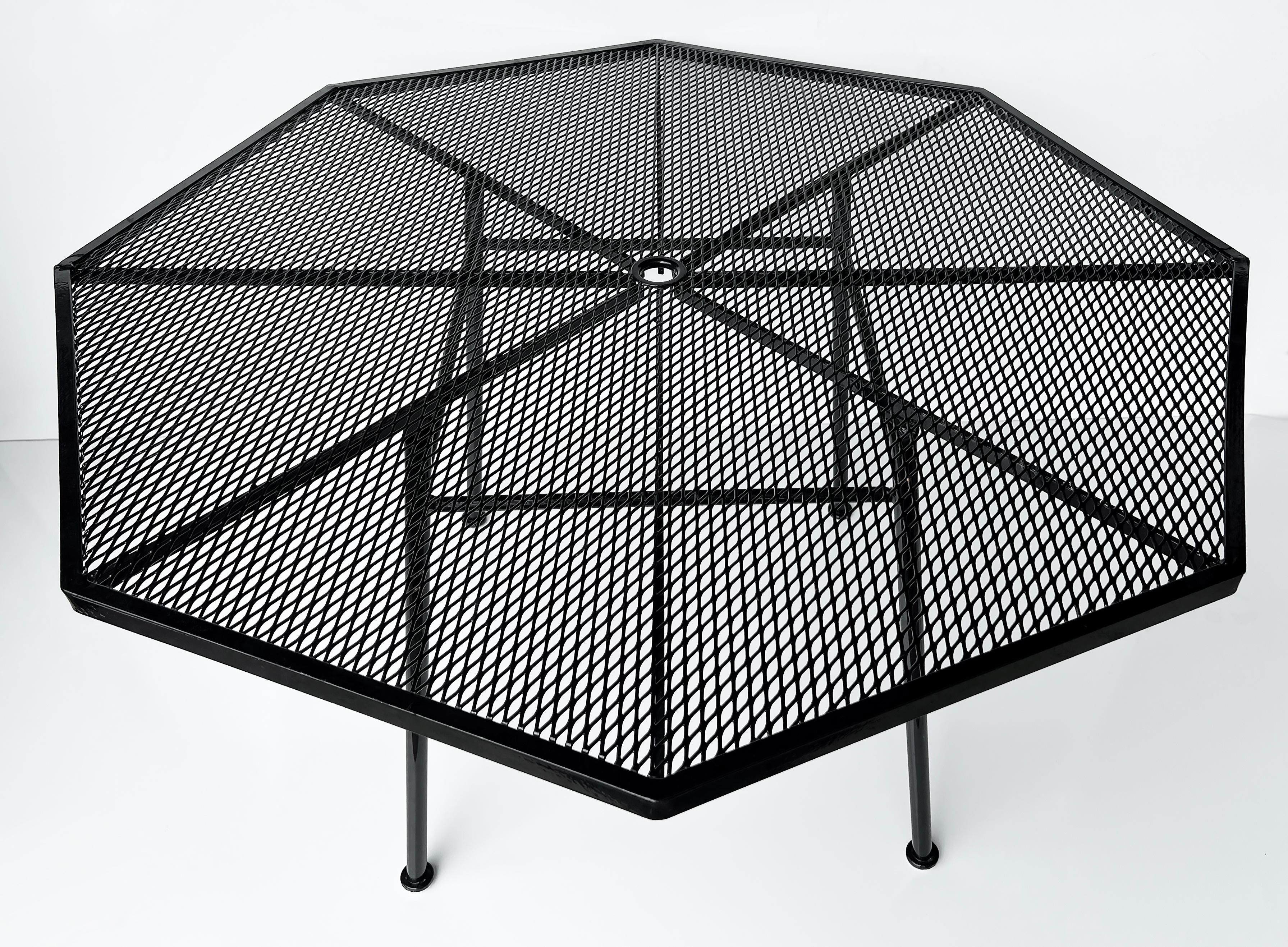 Américain Table de salle à manger octogonale Russell Woodard du milieu du siècle dernier