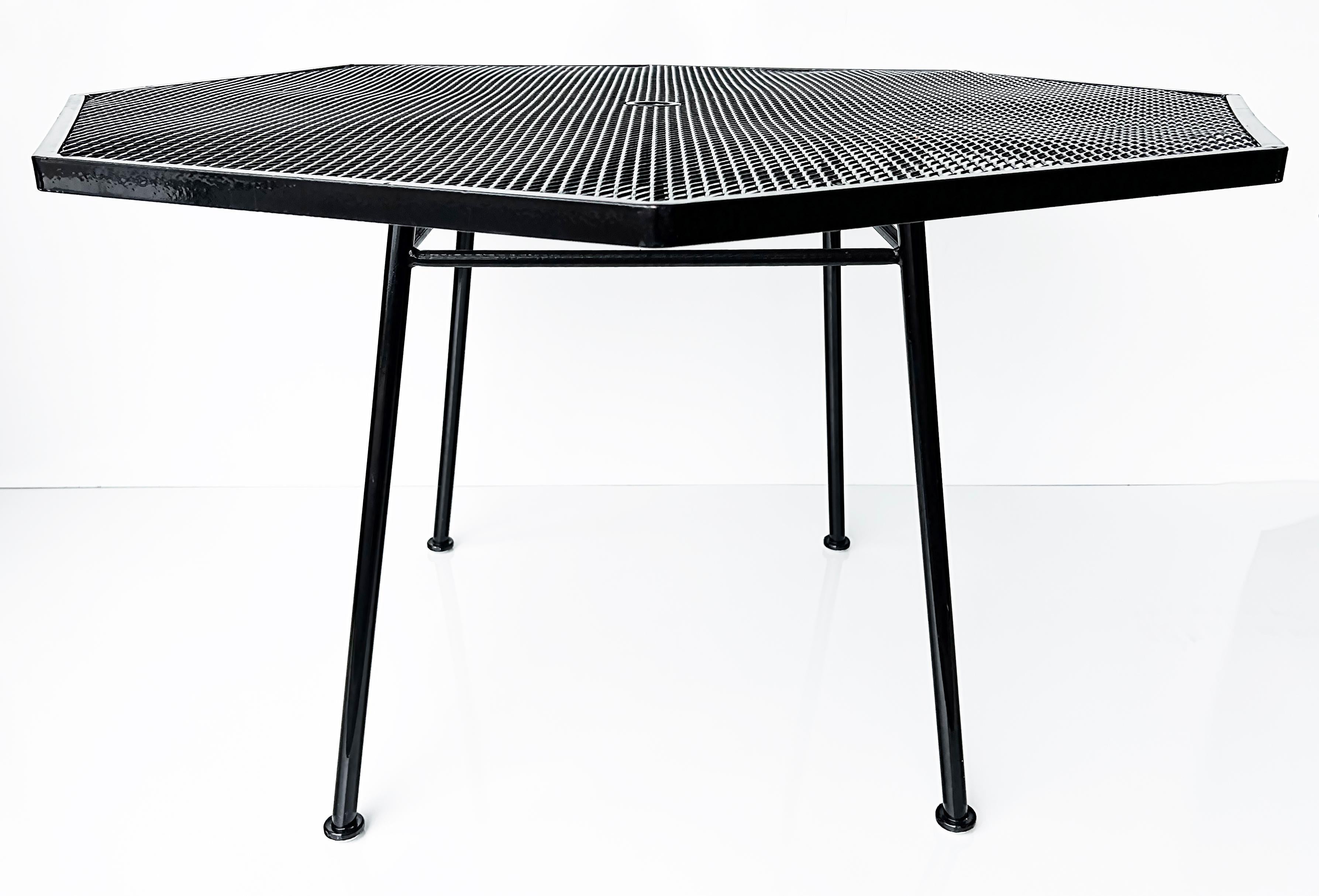 Painted Mid-century Russell Woodard Octagonal Mesh Dining Table  For Sale