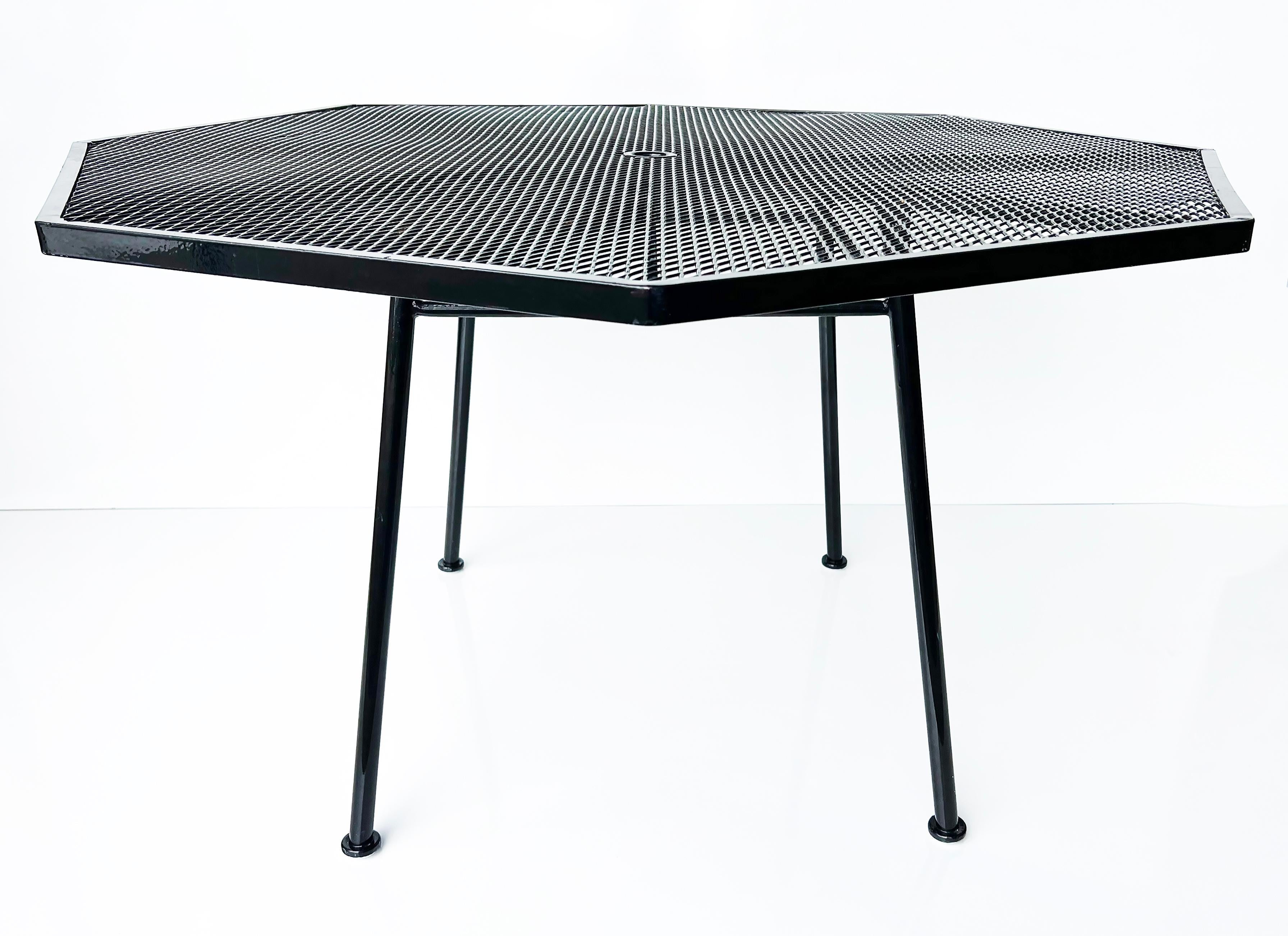 20th Century Mid-century Russell Woodard Octagonal Mesh Dining Table  For Sale