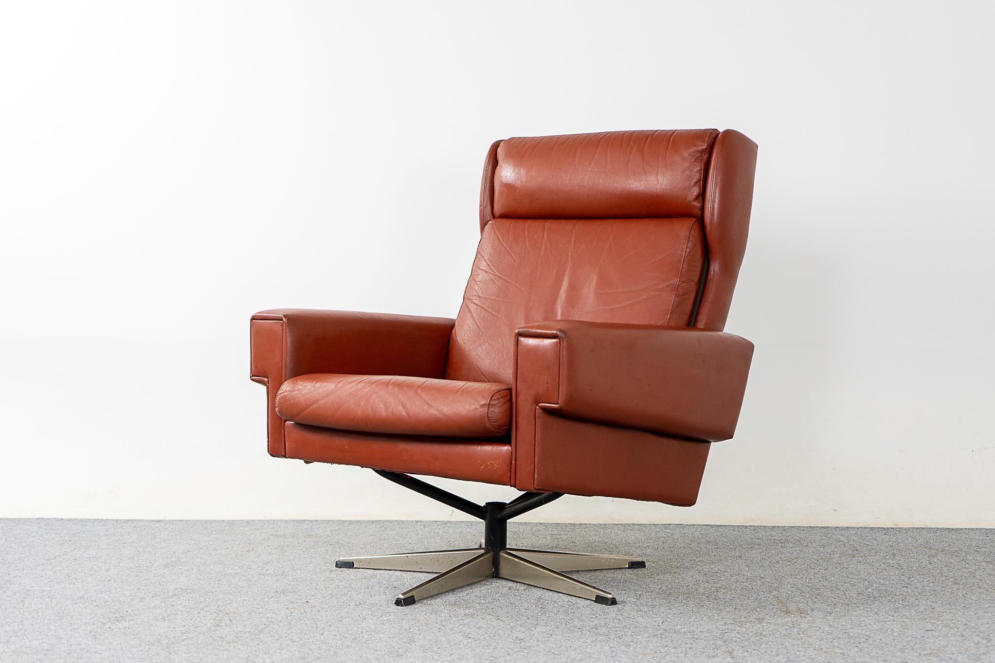 Scandinavian Modern Mid-Century Rust Leather Swivel Chair For Sale