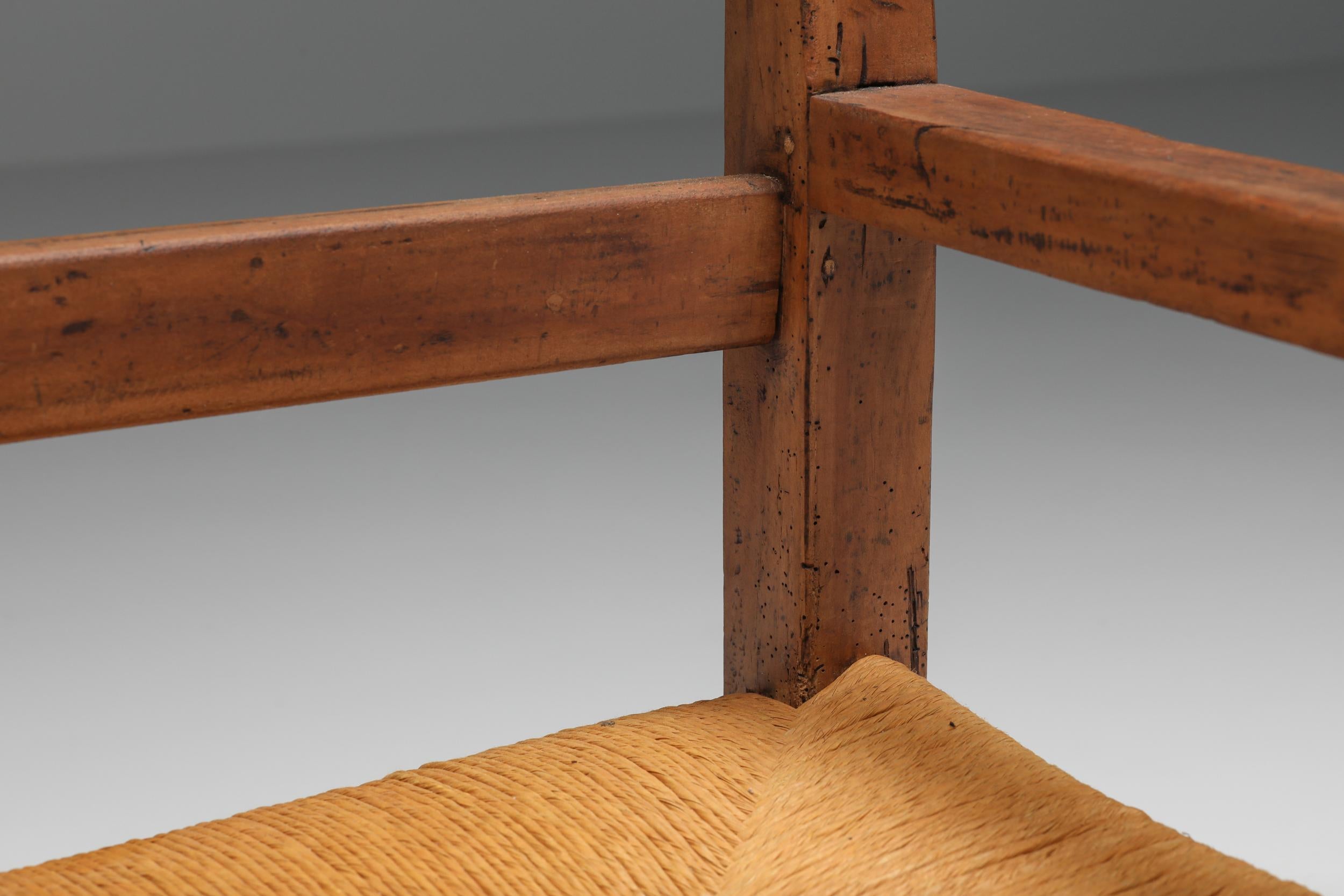 Fauteuil d'art populaire rustique du milieu du siècle « Art Populaire » de l'Auvergne, années 1800 Excellent état - En vente à Antwerp, BE