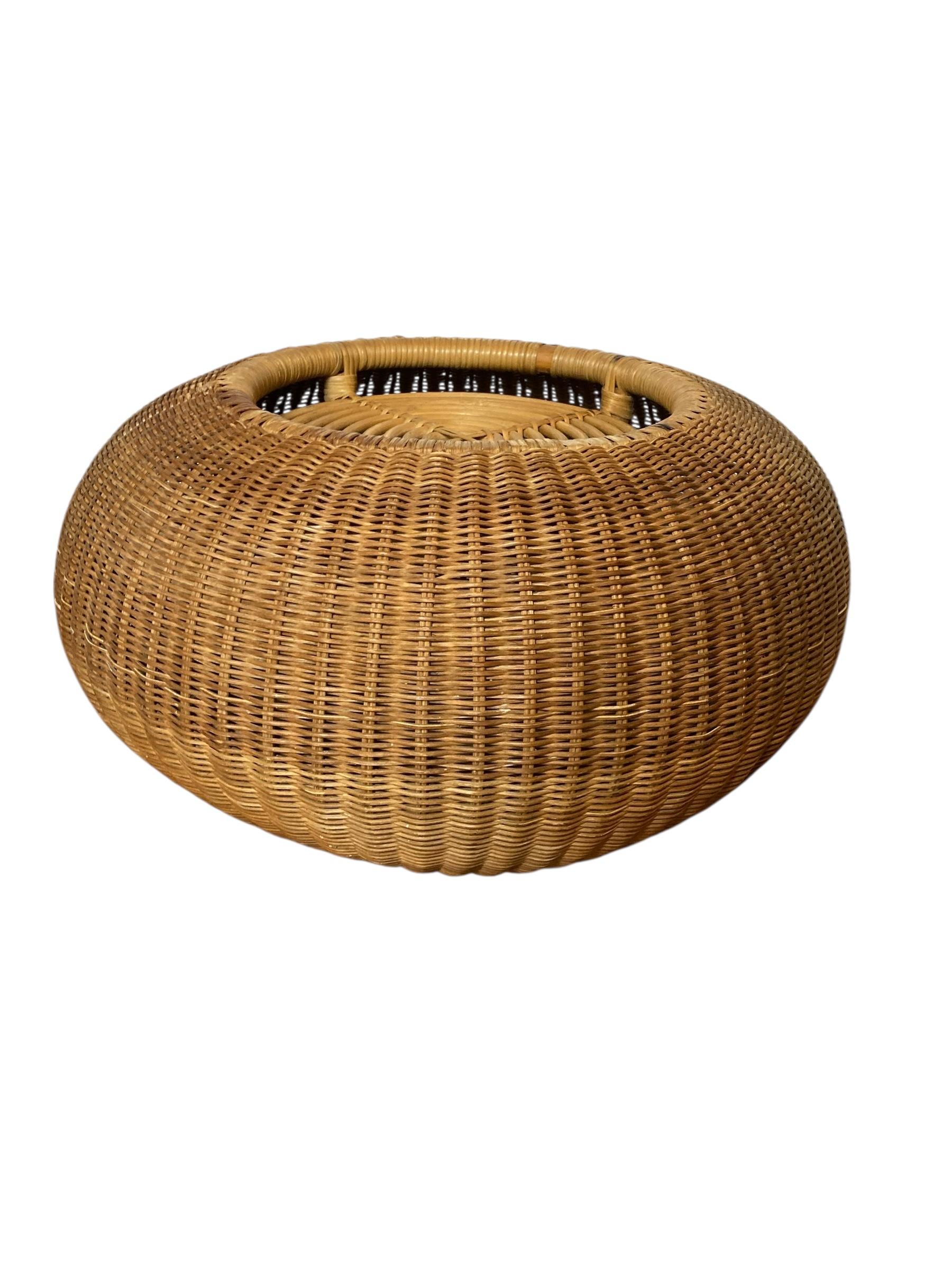 Rustico Piantana rustica di vimini o di rattan del Medio Secolo in vendita