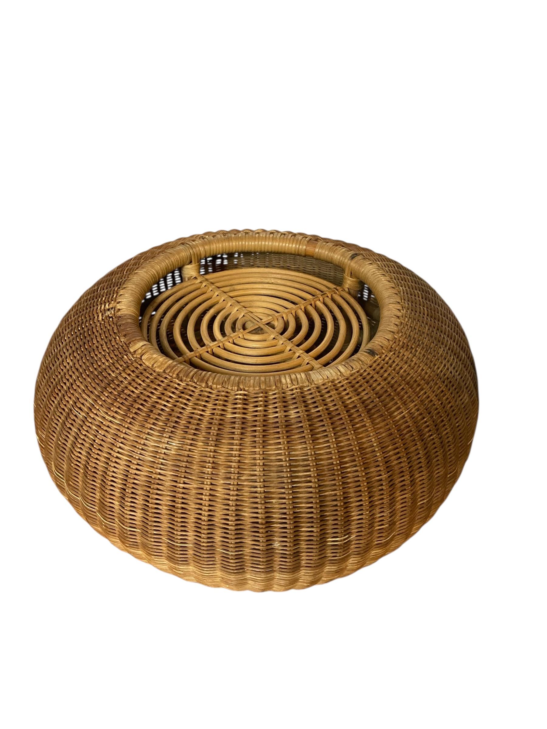 Britannico Piantana rustica di vimini o di rattan del Medio Secolo in vendita