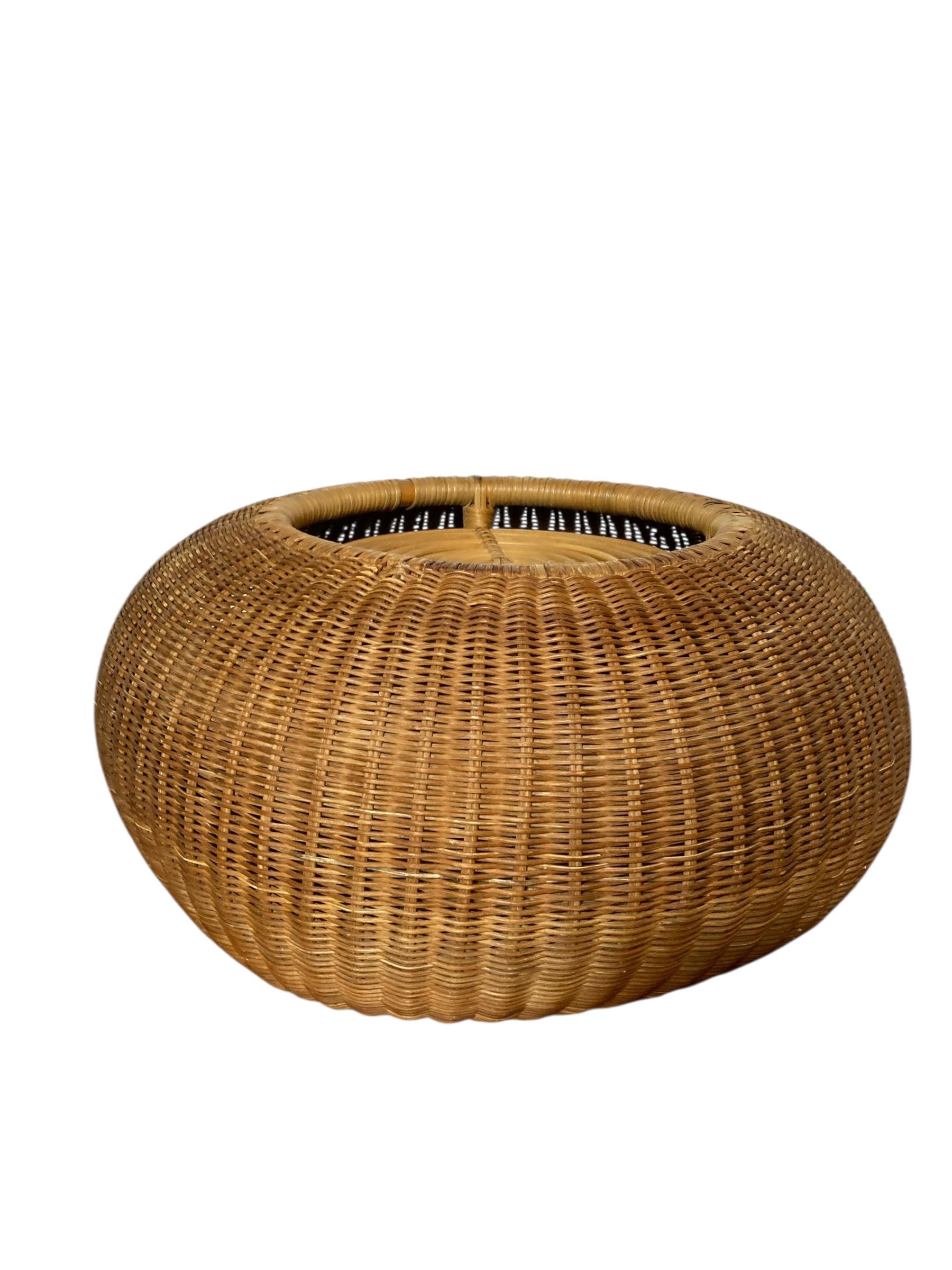 Piantana rustica di vimini o di rattan del Medio Secolo In condizioni buone in vendita a Bishop's Stortford, GB