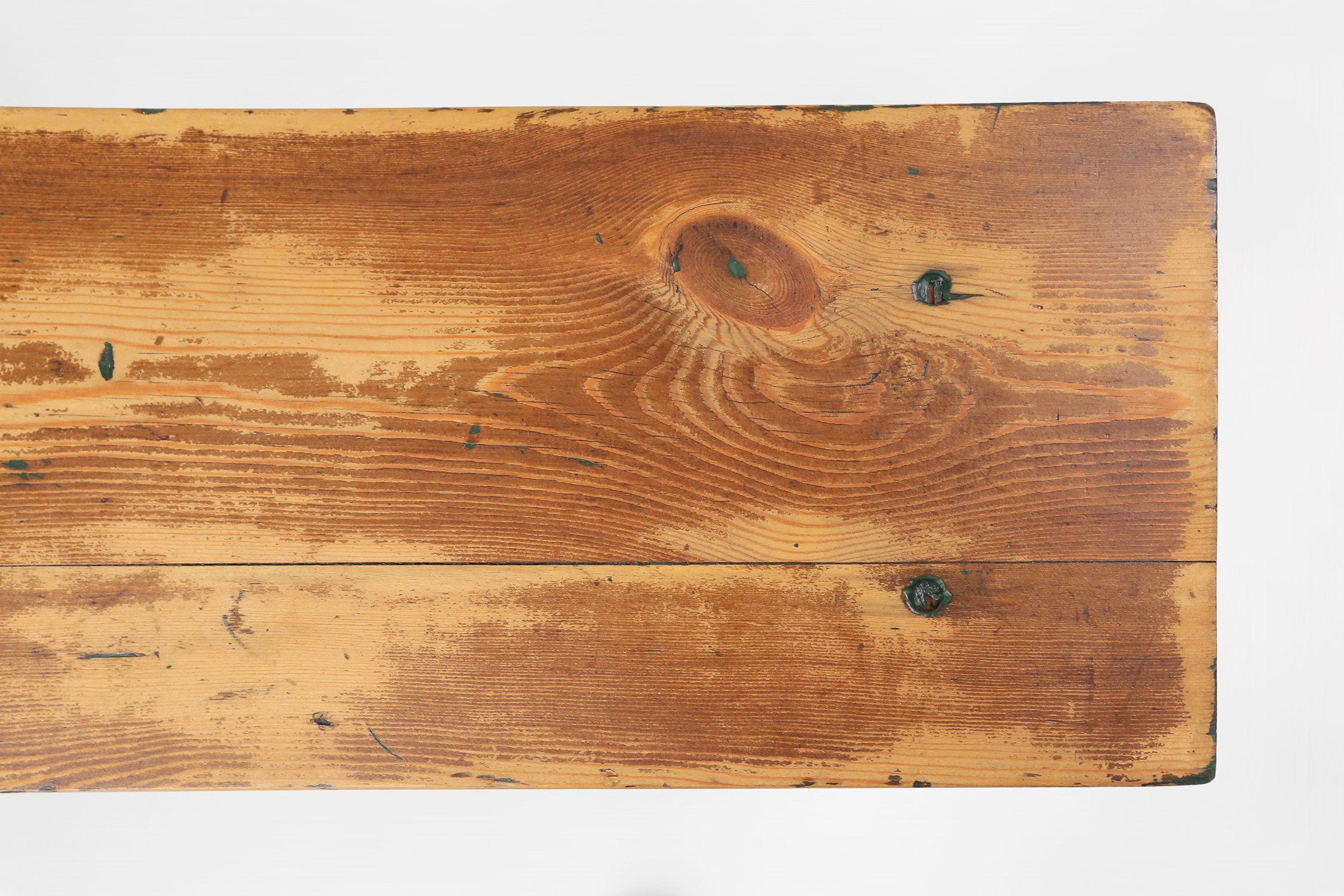 Rustikale Holzbank aus der Jahrhundertmitte, Frankreich, 1900er Jahre (Handgefertigt) im Angebot