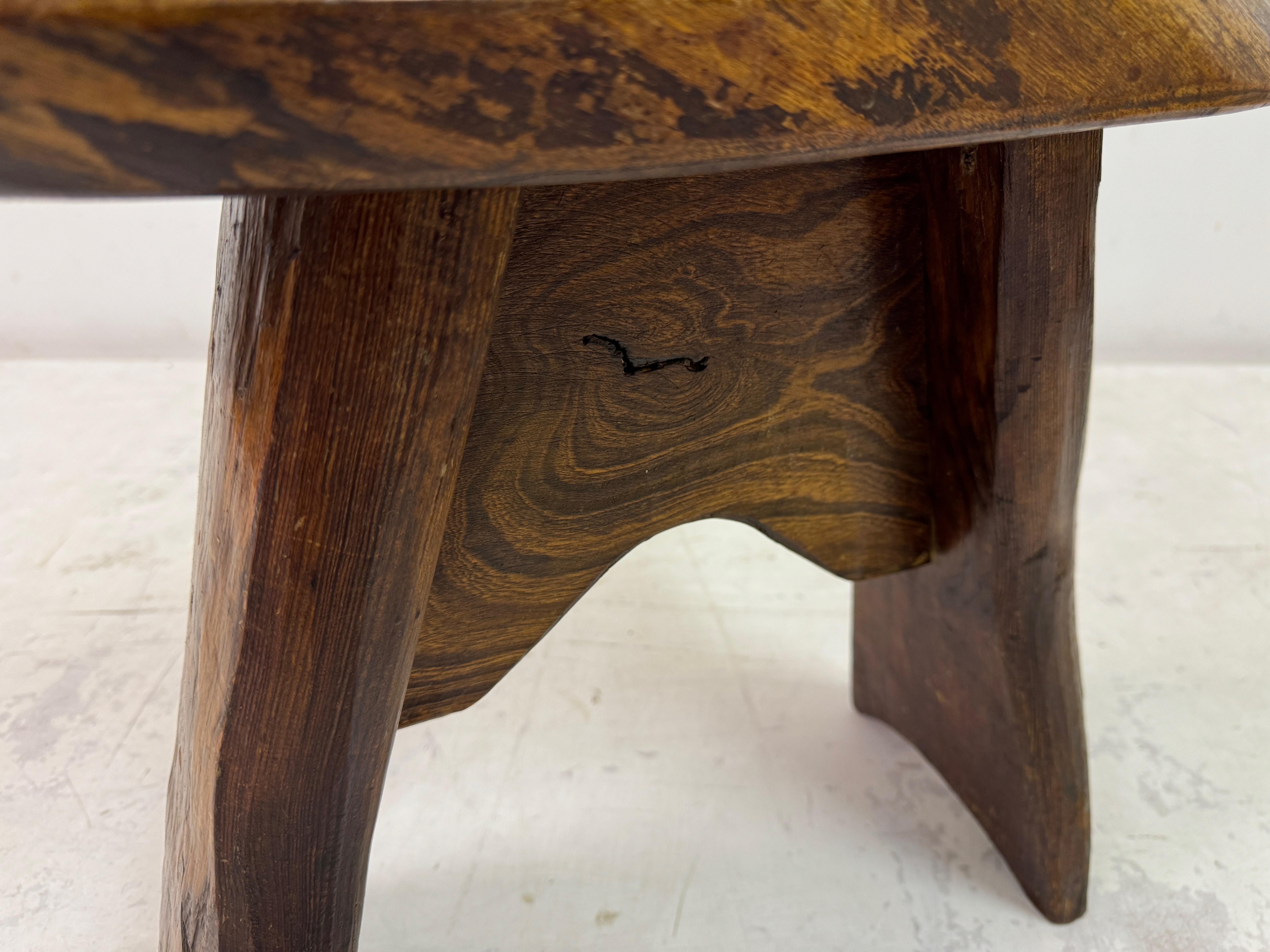Mid-Century Modern Tabouret ou table d'appoint en bois rustique du milieu du siècle dernier en vente