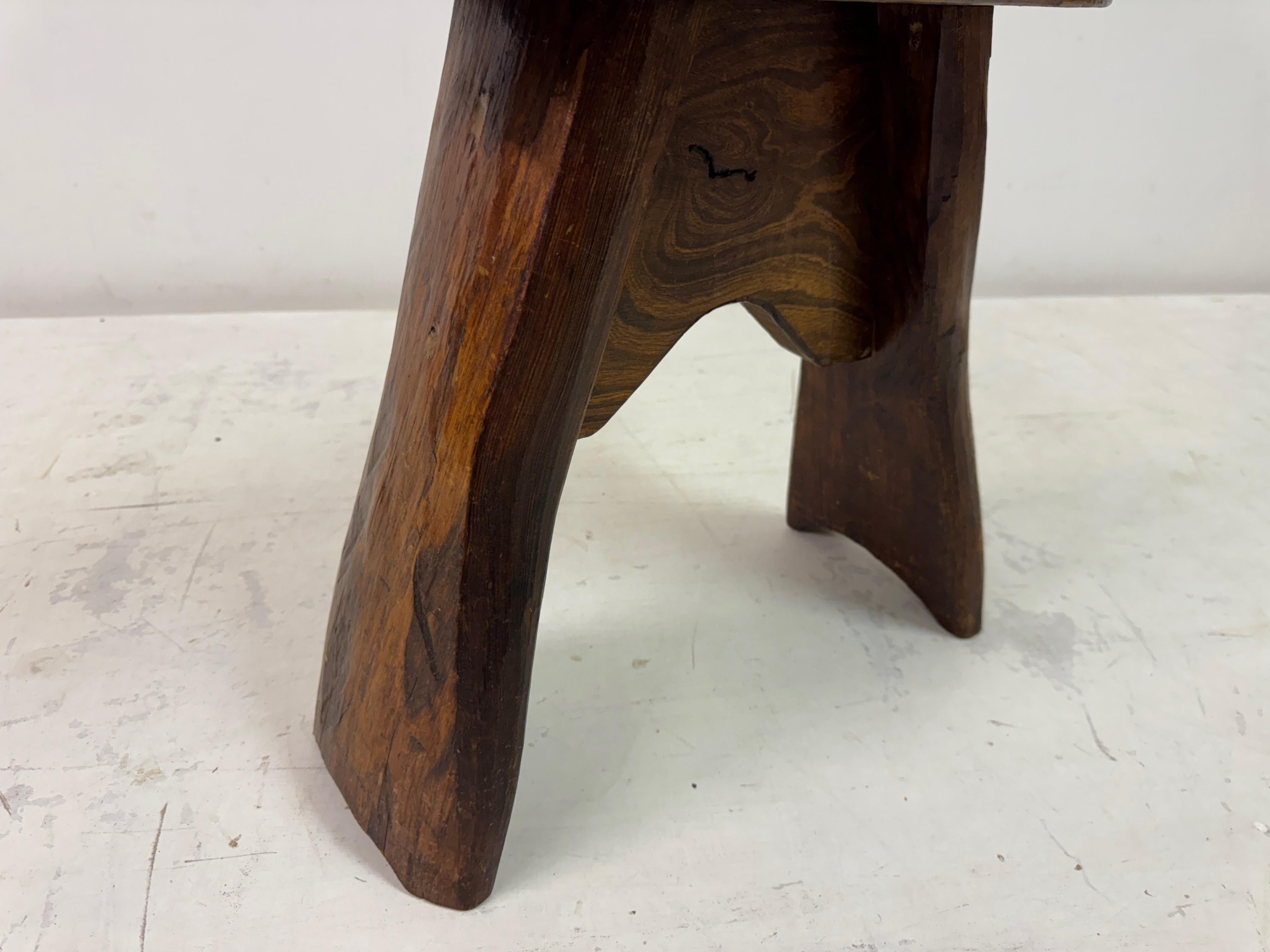 Tabouret ou table d'appoint en bois rustique du milieu du siècle dernier Bon état - En vente à London, London