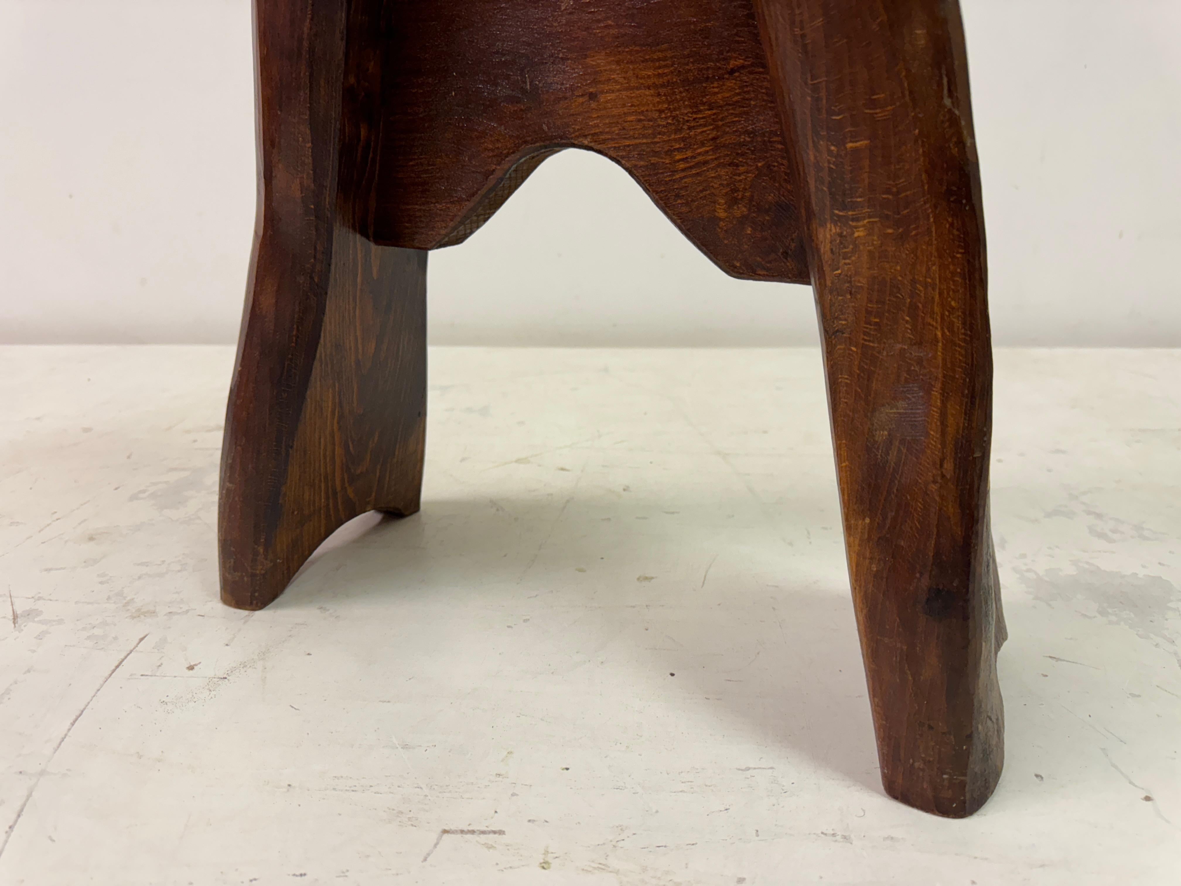 Tabouret ou table d'appoint en bois rustique du milieu du siècle dernier en vente 1