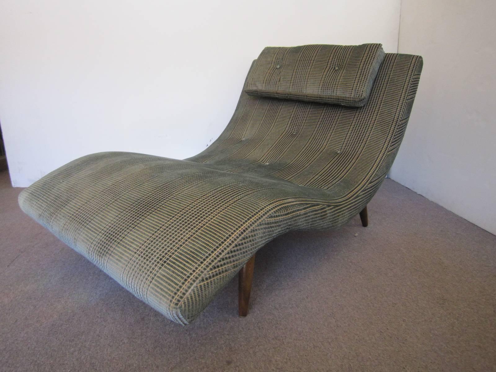 Eine originelle modernistische:: Welle Design Paare loveseat oder recamier im Stil von Adrian Pearsall für Craft Associates:: neu gepolstert in getufteten teal / olive / smaragd Farbe Chenille. Der Hintergrund des zugeschnittenen Samtes ist