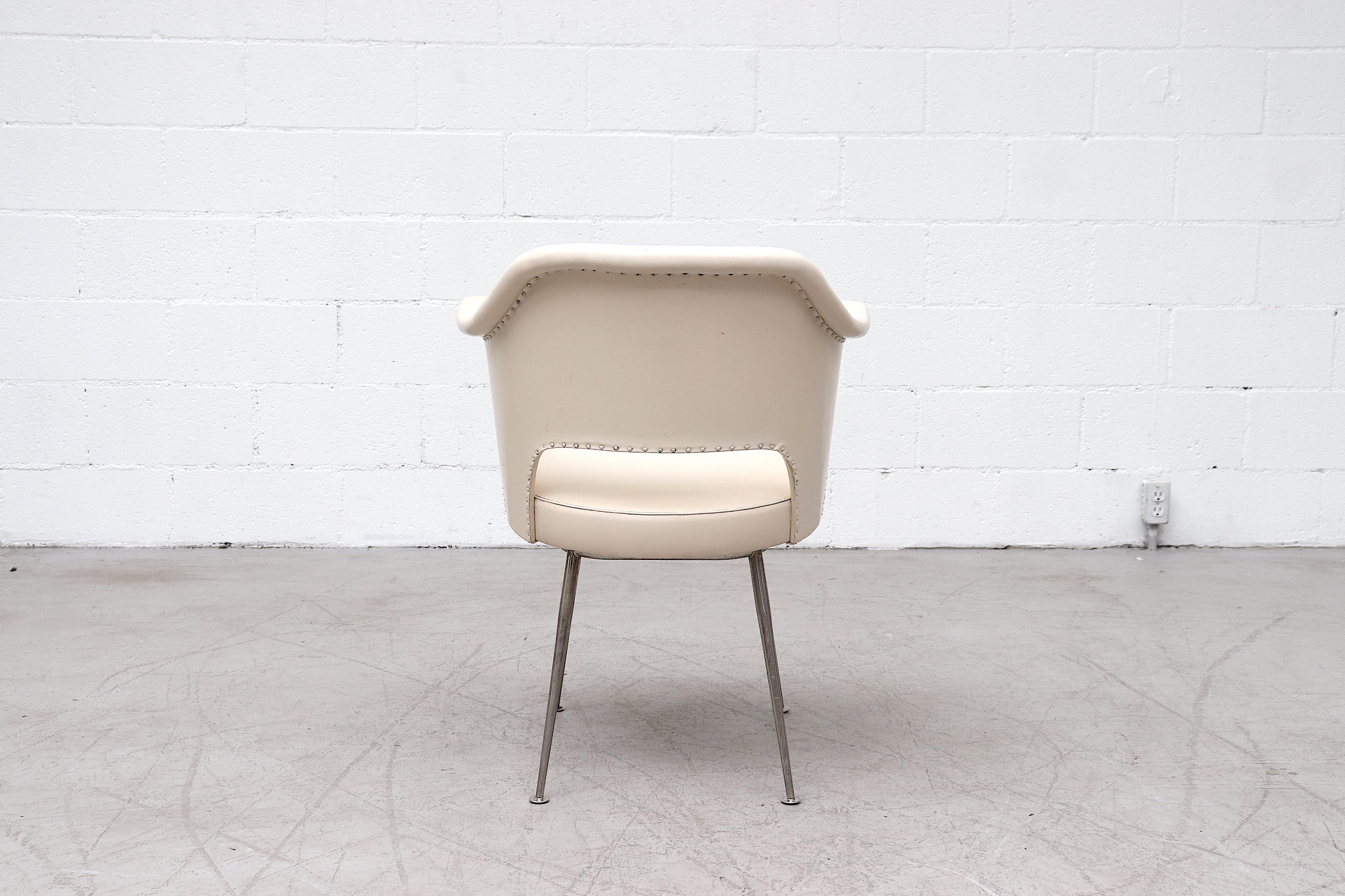 Mid-Century Saarinen Style Arm Chair In Good Condition In Los Angeles, CA