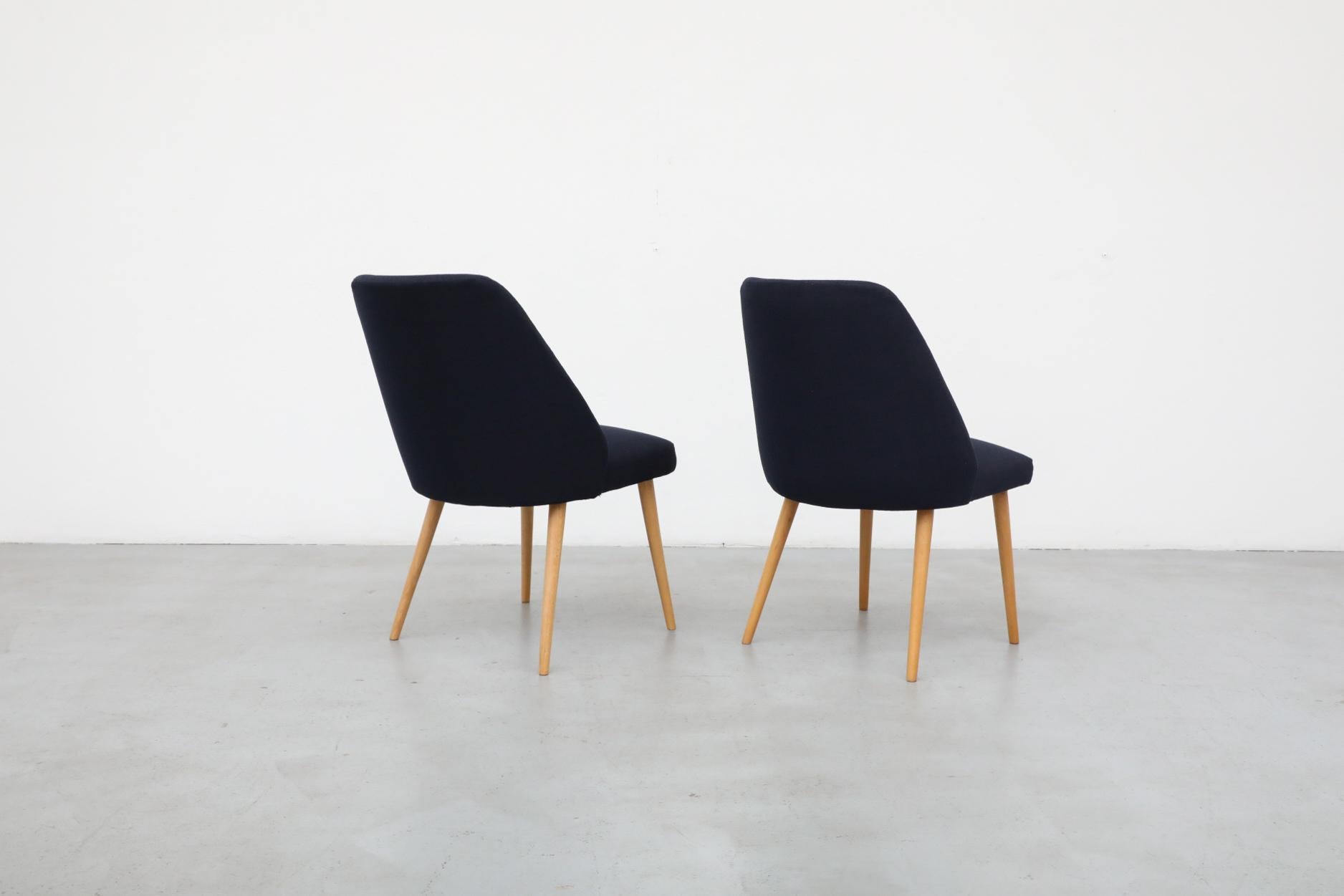 Mid-Century Saarinen Style Cocktail Chairs with Navy Upholstery and Birch Legs In Good Condition For Sale In Los Angeles, CA