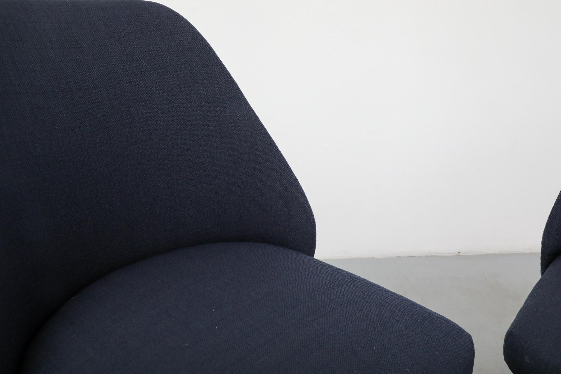 Mid-Century Saarinen Style Cocktail Chairs with Navy Upholstery and Birch Legs For Sale 3