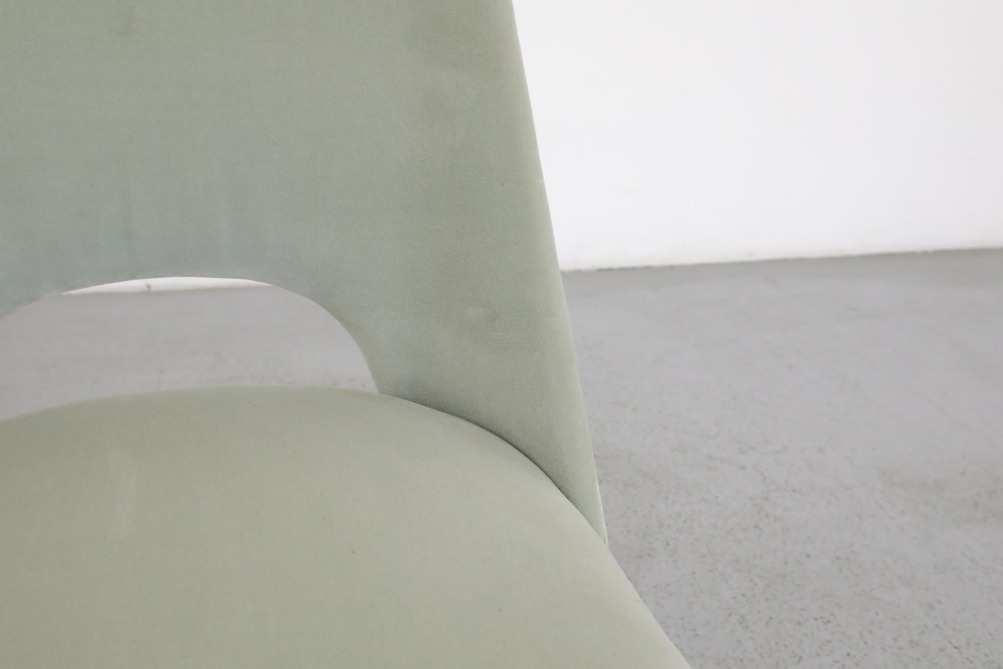 Mid-Century Saarinen Style Dining or Cocktail Chair in Light Teal Velvet For Sale 4