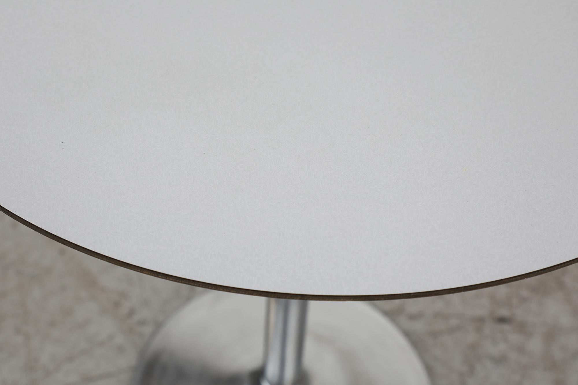 Mid-Century Saarinen Style Pedestal Side Table For Sale 6