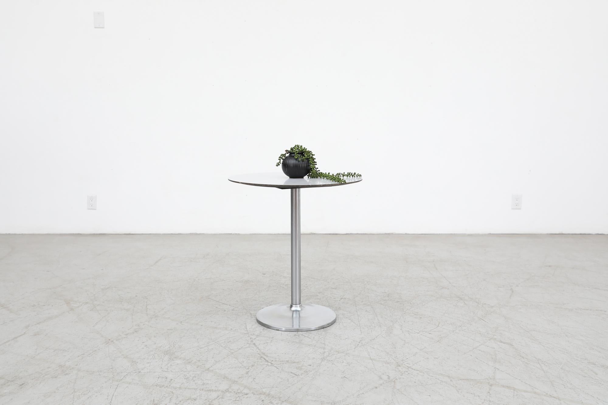 Mid-Century Saarinen Style Pedestal Side Table For Sale 7