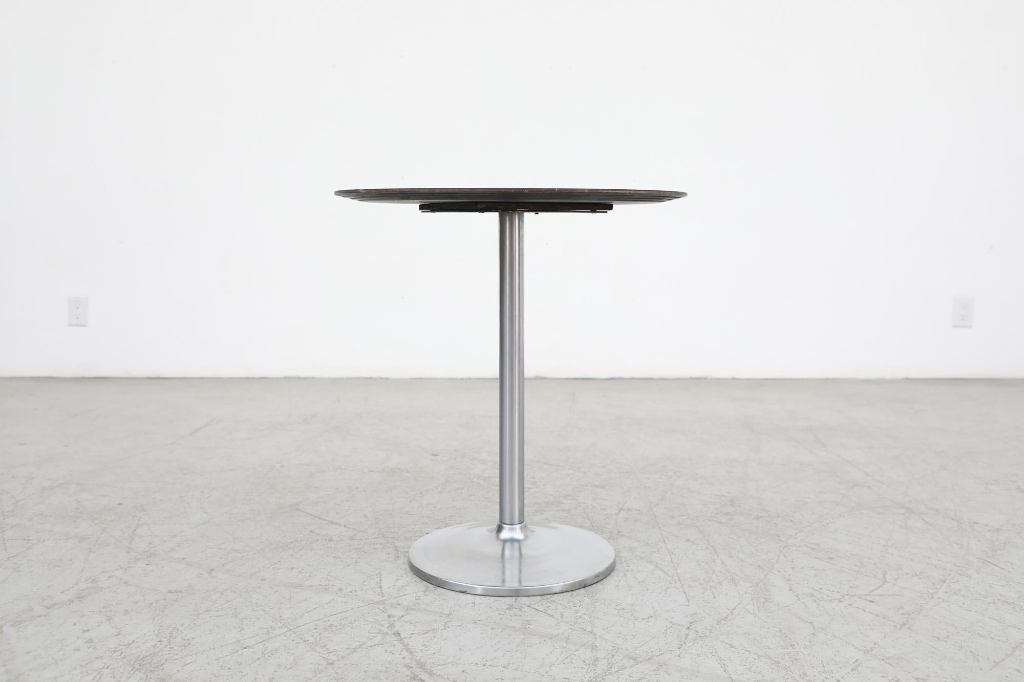 Dutch Mid-Century Saarinen Style Pedestal Side Table For Sale