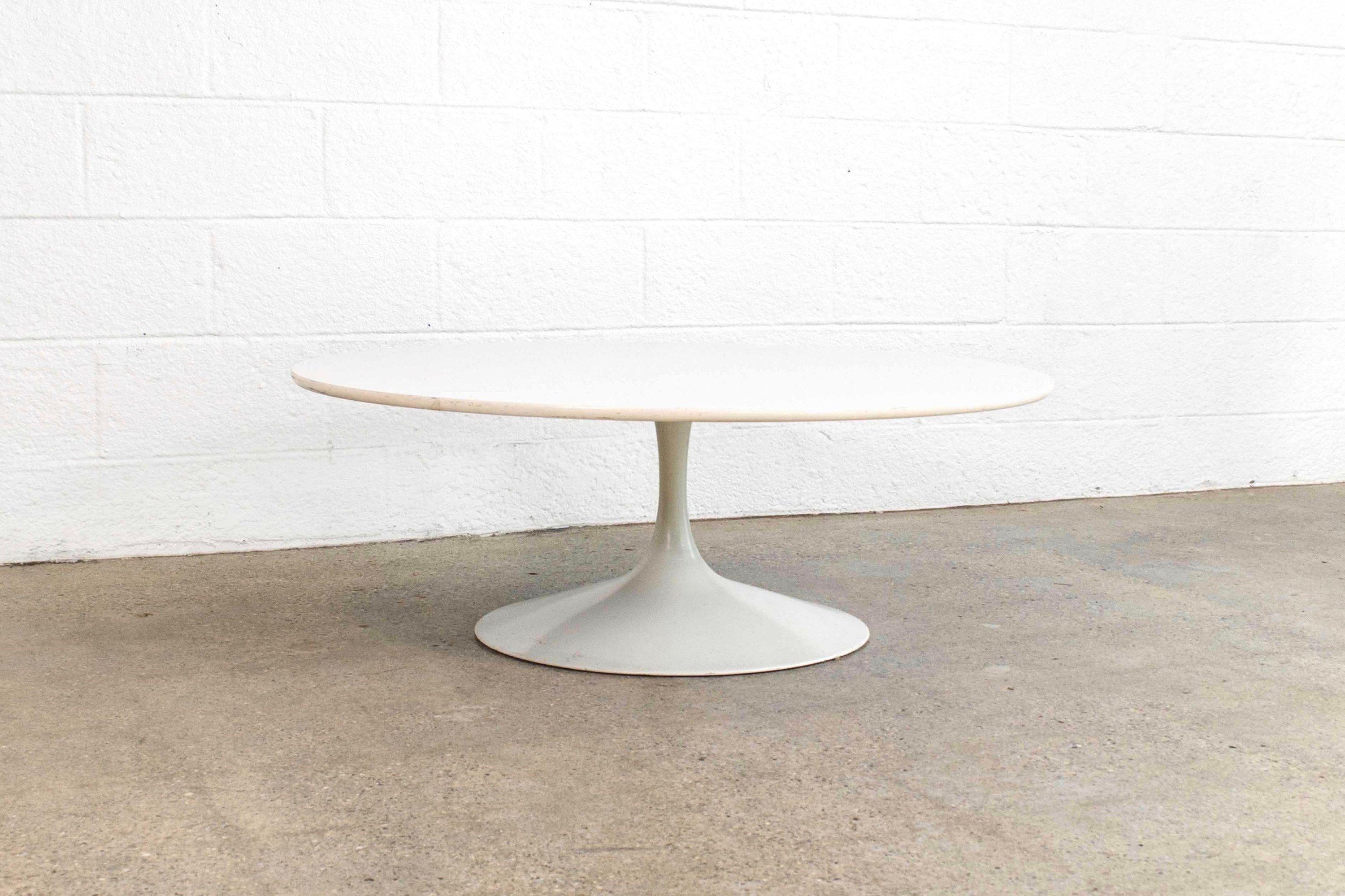 Mid-Century Modern Midcentury Saarinen Style Round White Tulip Coffee Table, 1960s