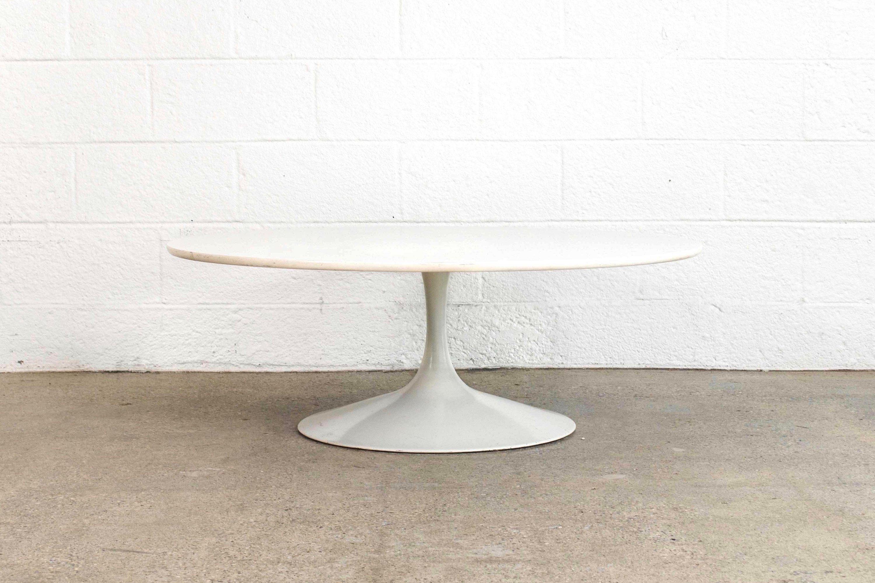 American Midcentury Saarinen Style Round White Tulip Coffee Table, 1960s