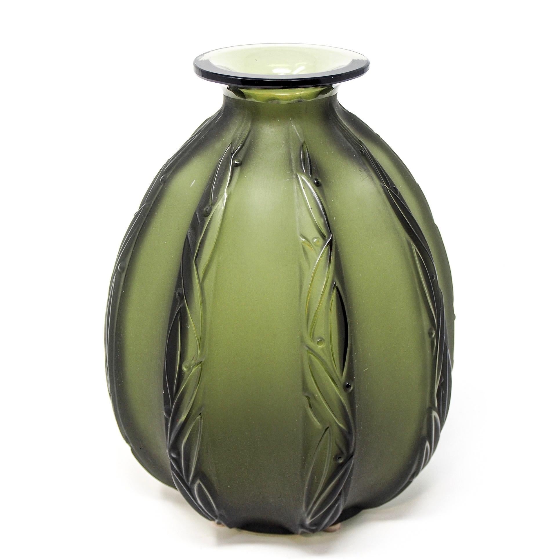 Vase en verre d'art Sabino Art Glass du milieu du siècle Bon état - En vente à Troy, MI