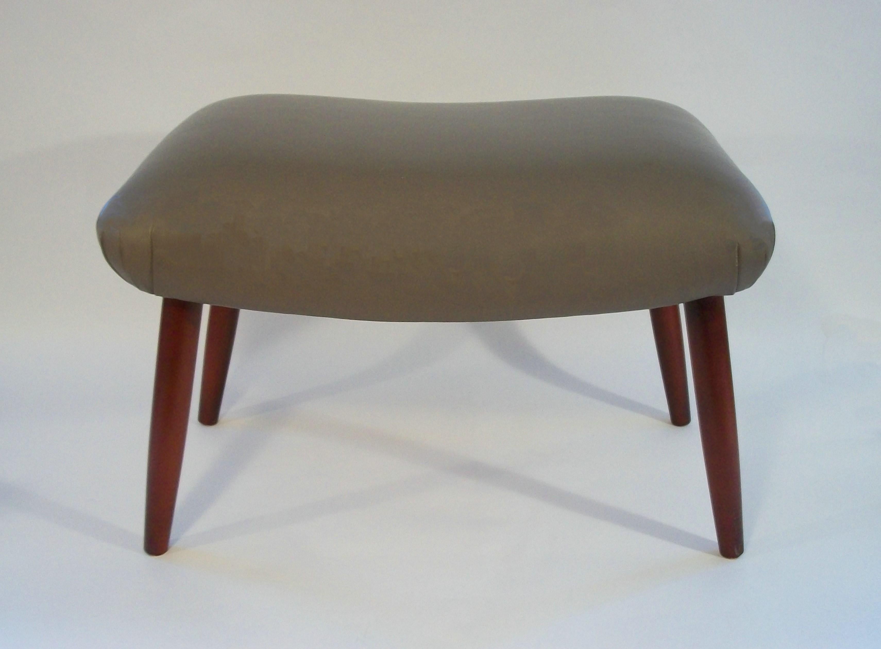 Mid-Century Modern Mid Century Saddle Seat Foot Stool / Ottoman - Leather Upholstery - Circa 1980's For Sale