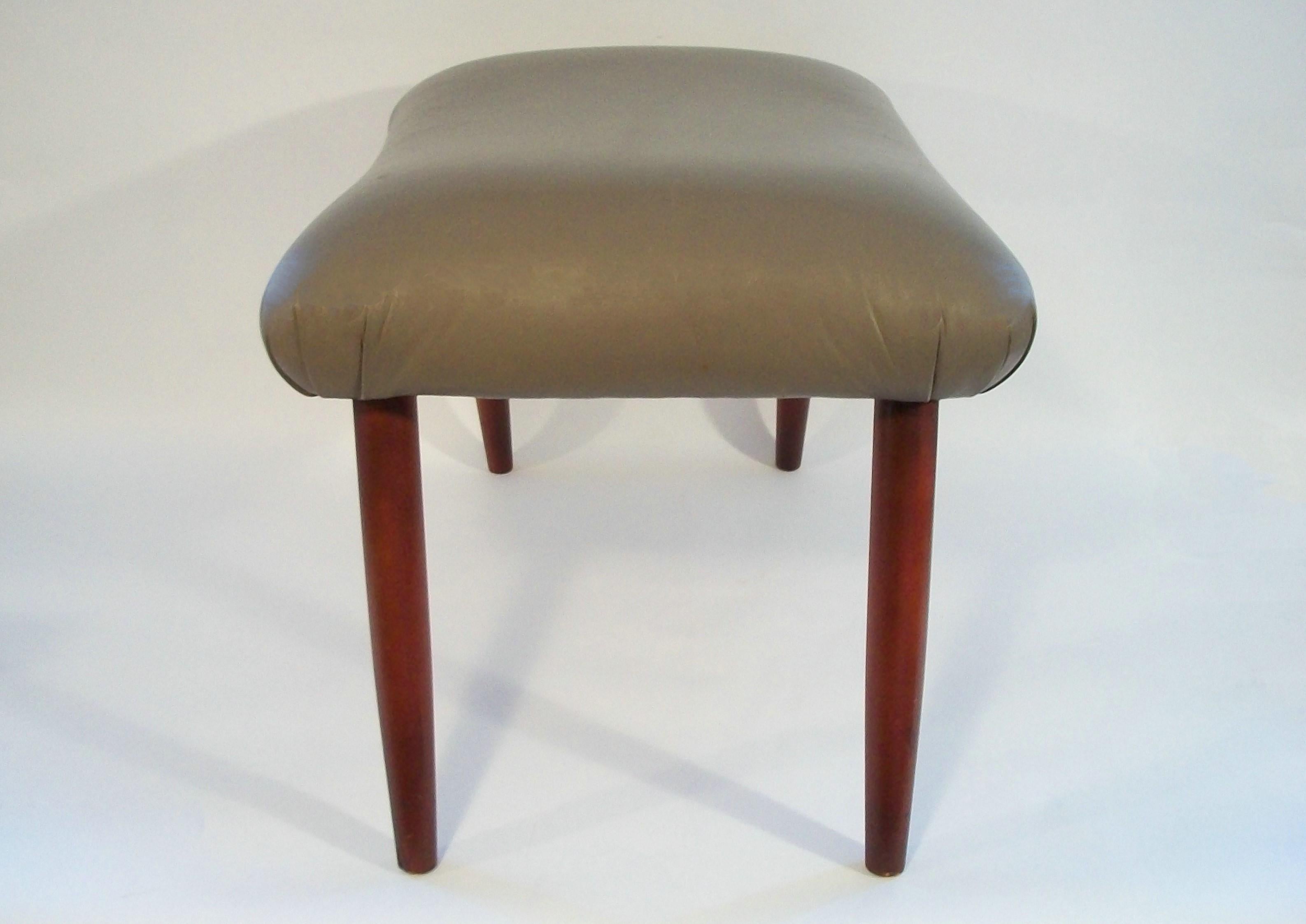 20th Century Mid Century Saddle Seat Foot Stool / Ottoman - Leather Upholstery - Circa 1980's For Sale
