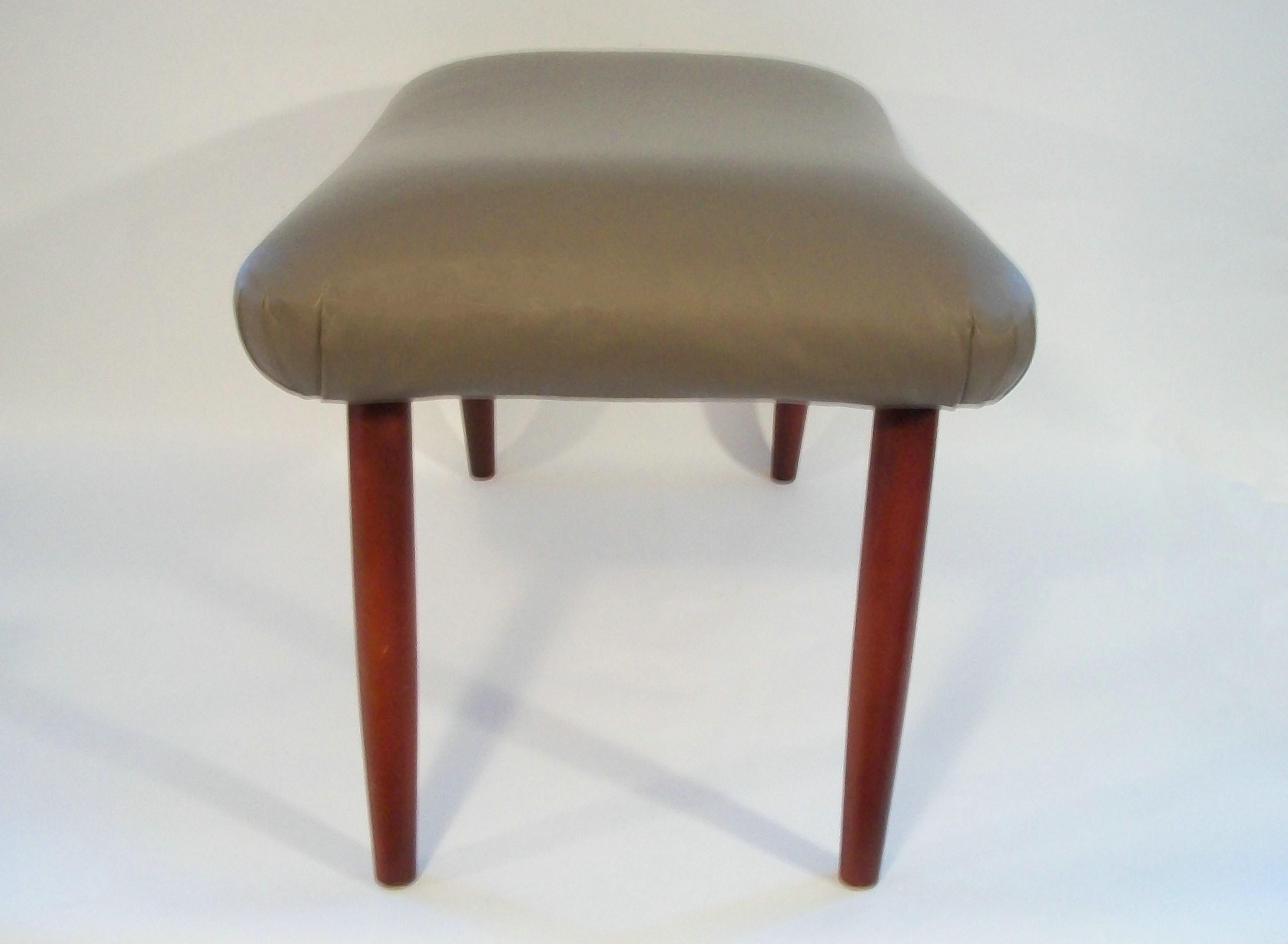 Mid Century Saddle Seat Foot Stool / Ottoman - Leather Upholstery - Circa 1980's For Sale 1