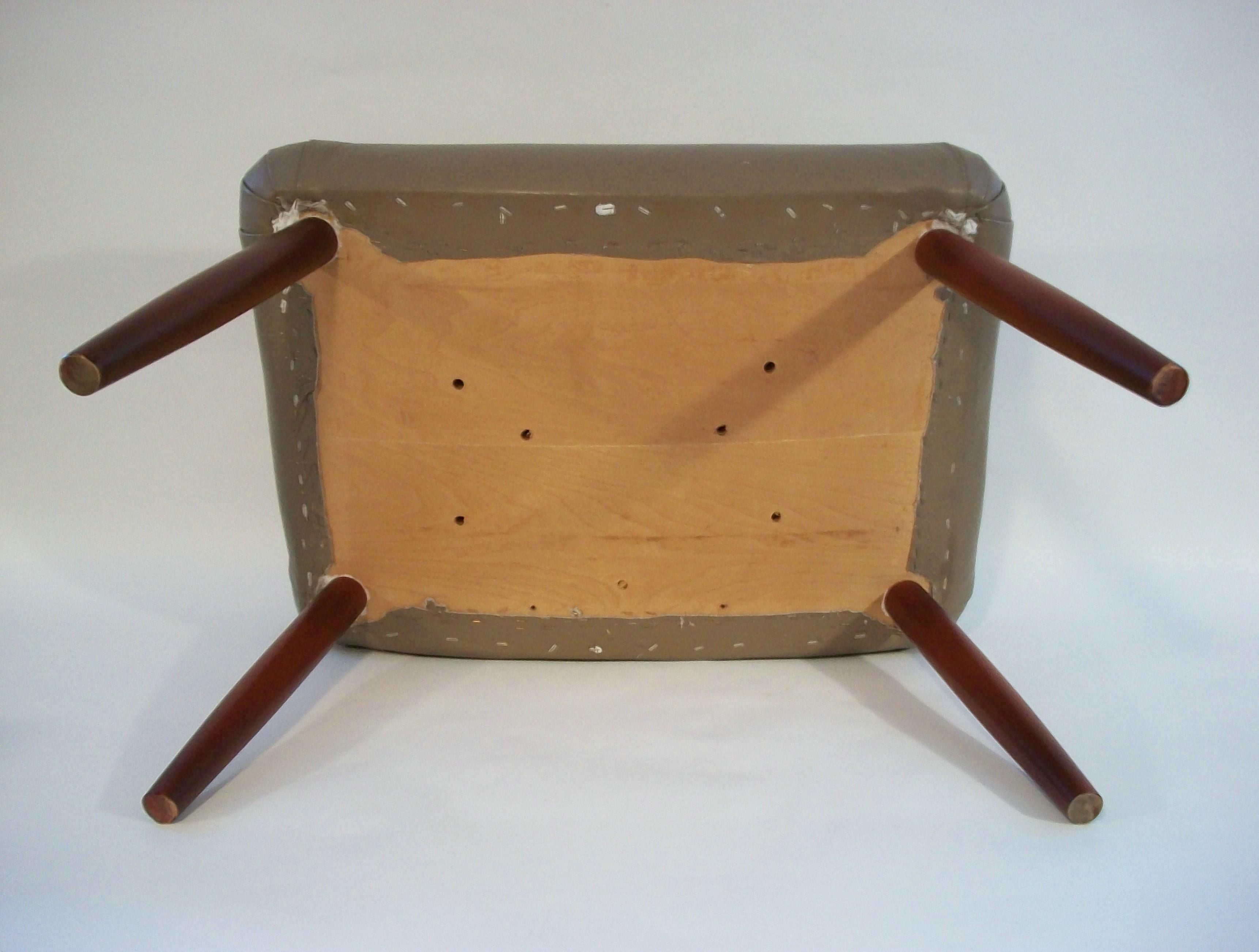 Mid Century Saddle Seat Foot Stool / Ottoman - Leather Upholstery - Circa 1980's For Sale 3