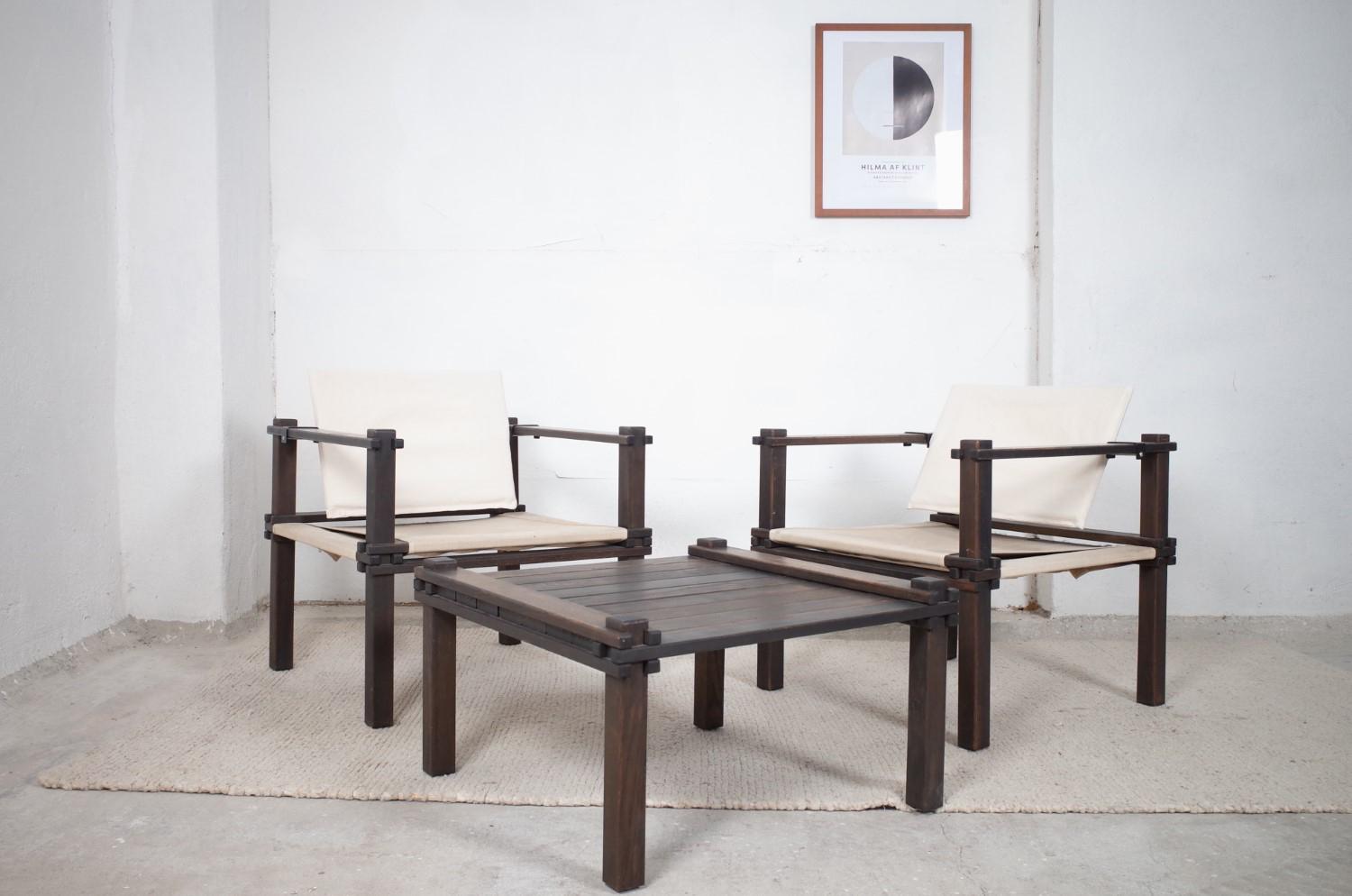 Sehr schönes set midcentury Safari Sessel inklusive Tisch von Gerd Lange für Bofinger aus den 1960er Jahren (Bofinger Farmerprogramm). Die Sessel sind zerlegbar und bestehen aus dunkel gebeiztem Eschenholz. Die Rückenlehnen wurden neu bezogen und